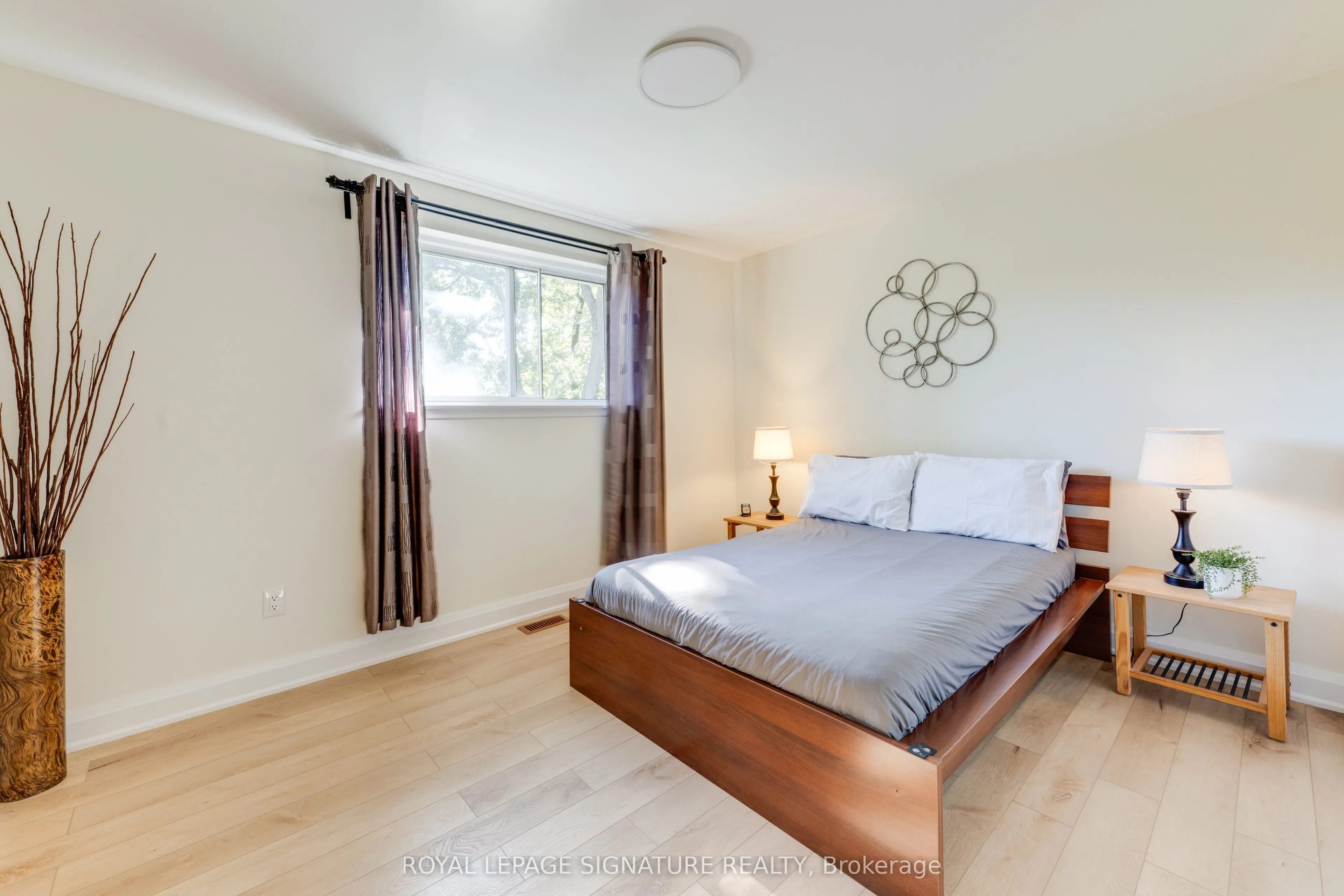 8 Bellbury Crescent