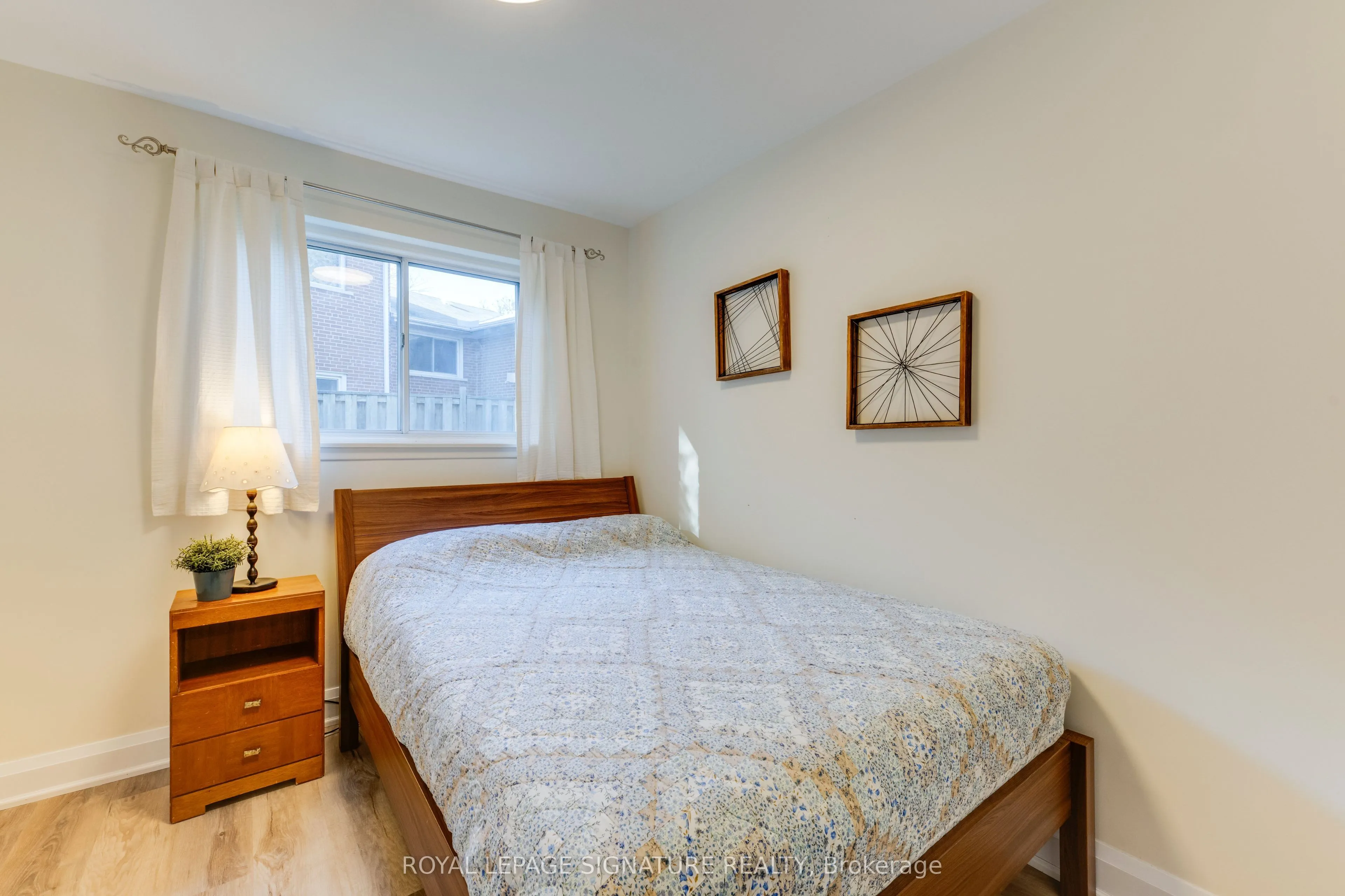 8 Bellbury Crescent