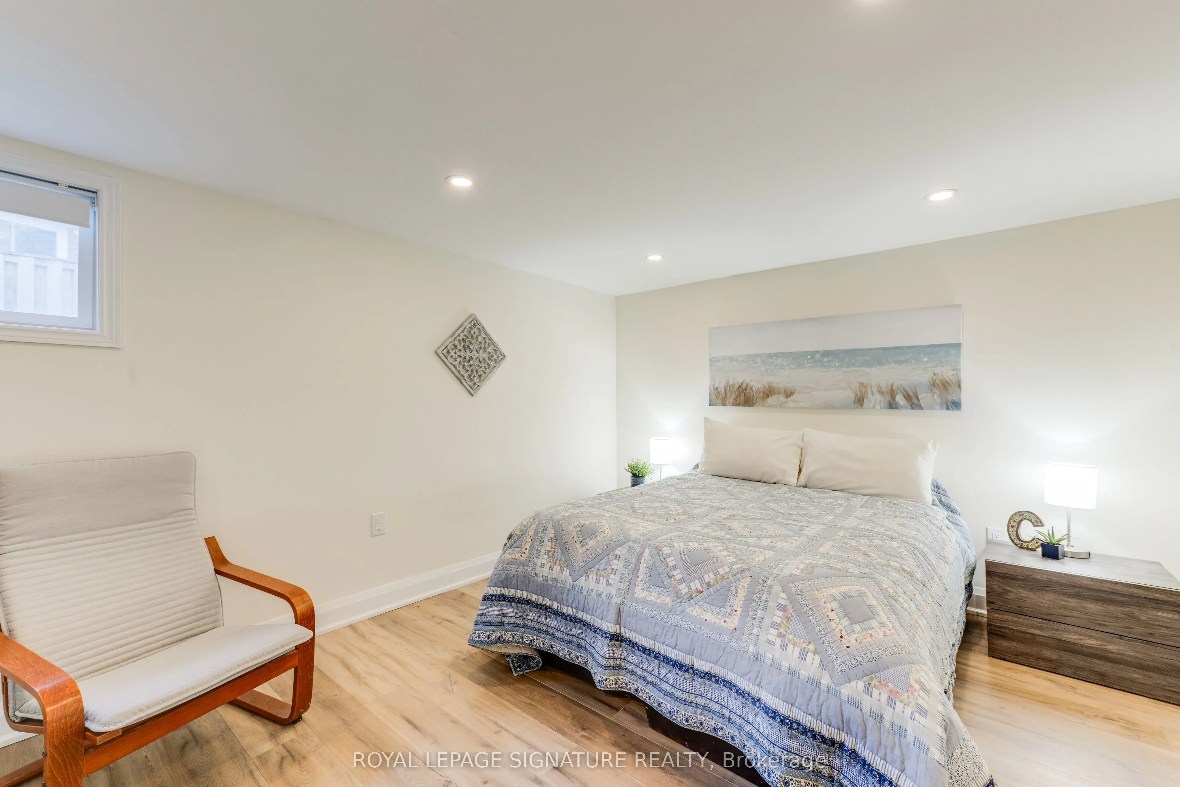 8 Bellbury Crescent