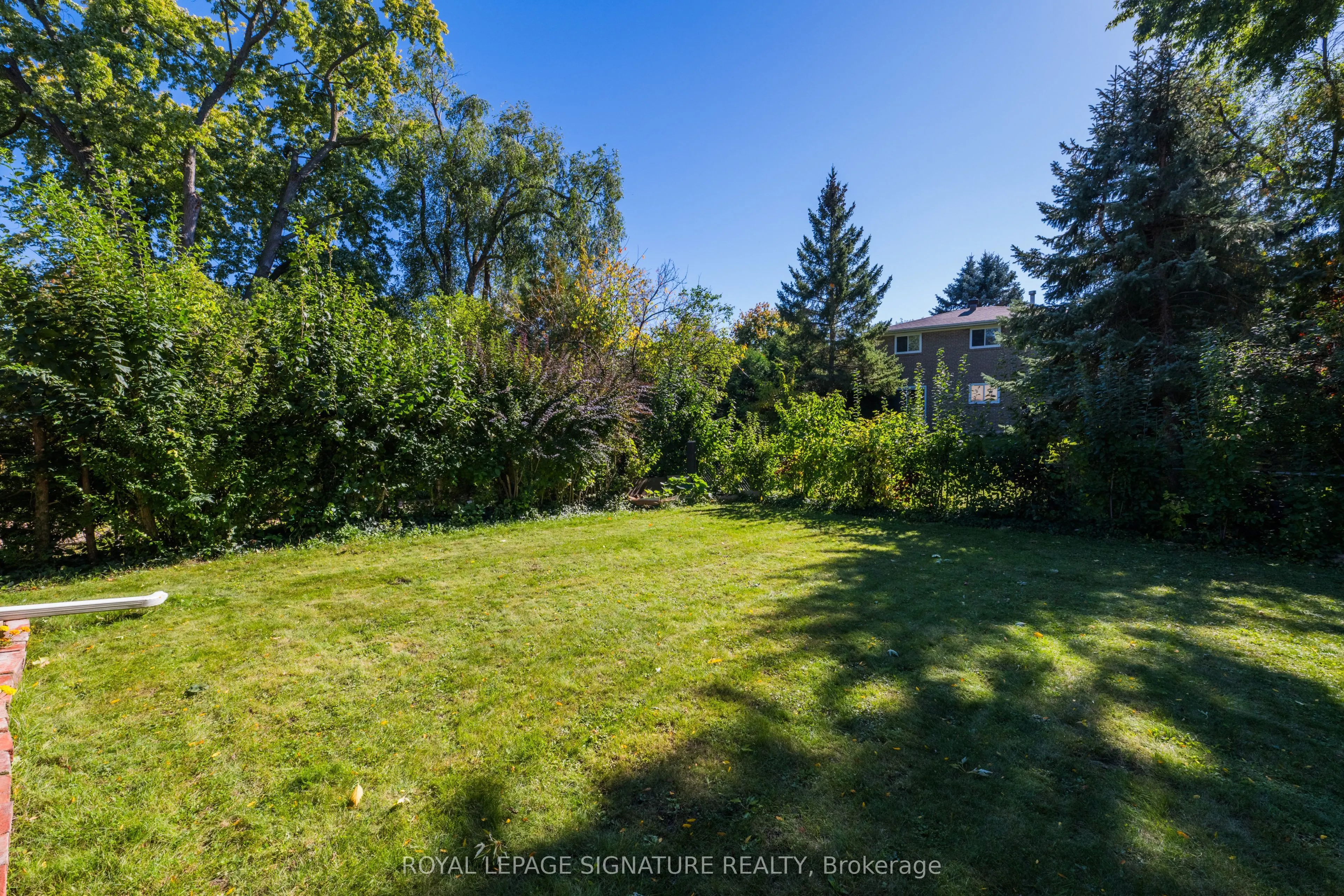 8 Bellbury Crescent
