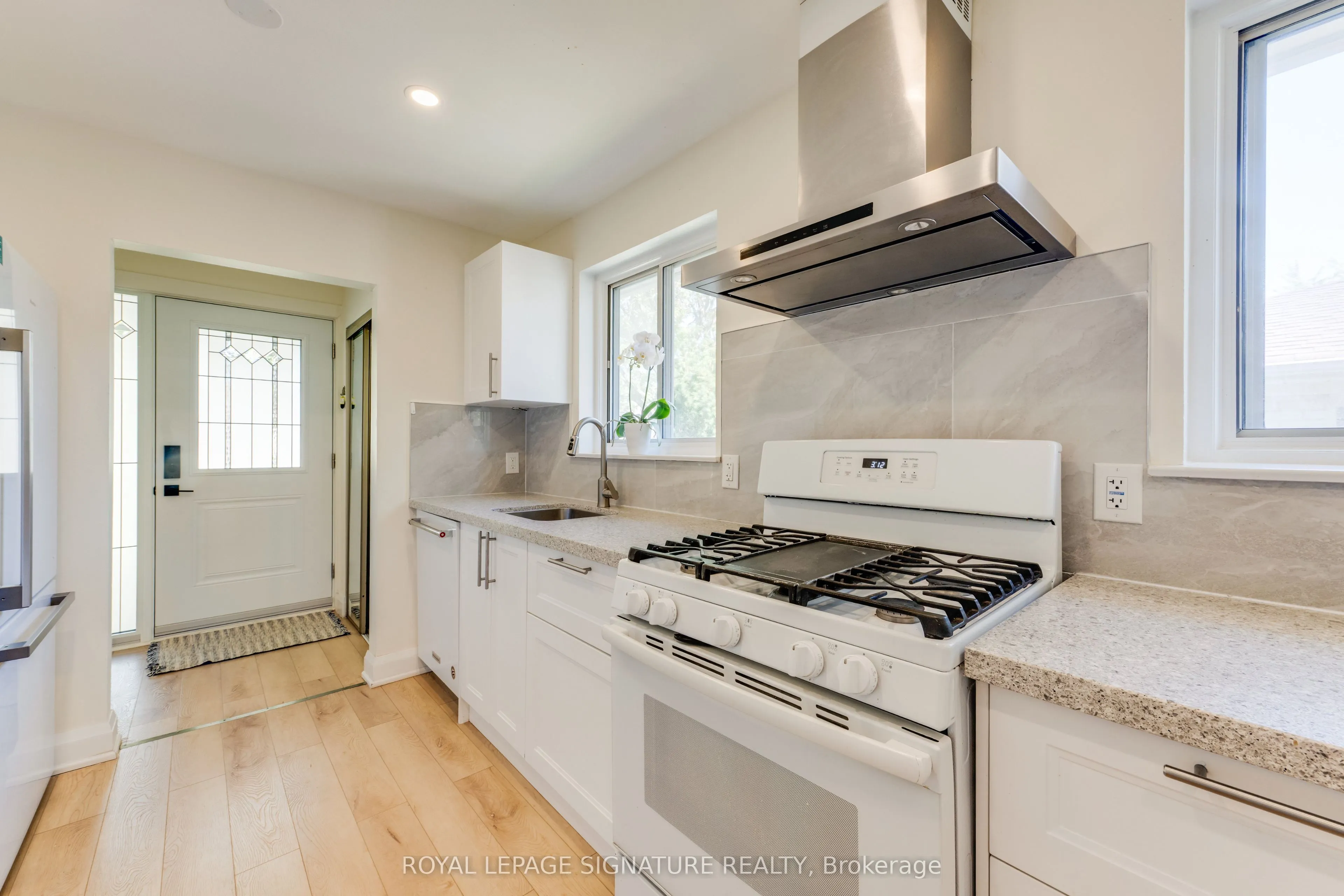 8 Bellbury Crescent