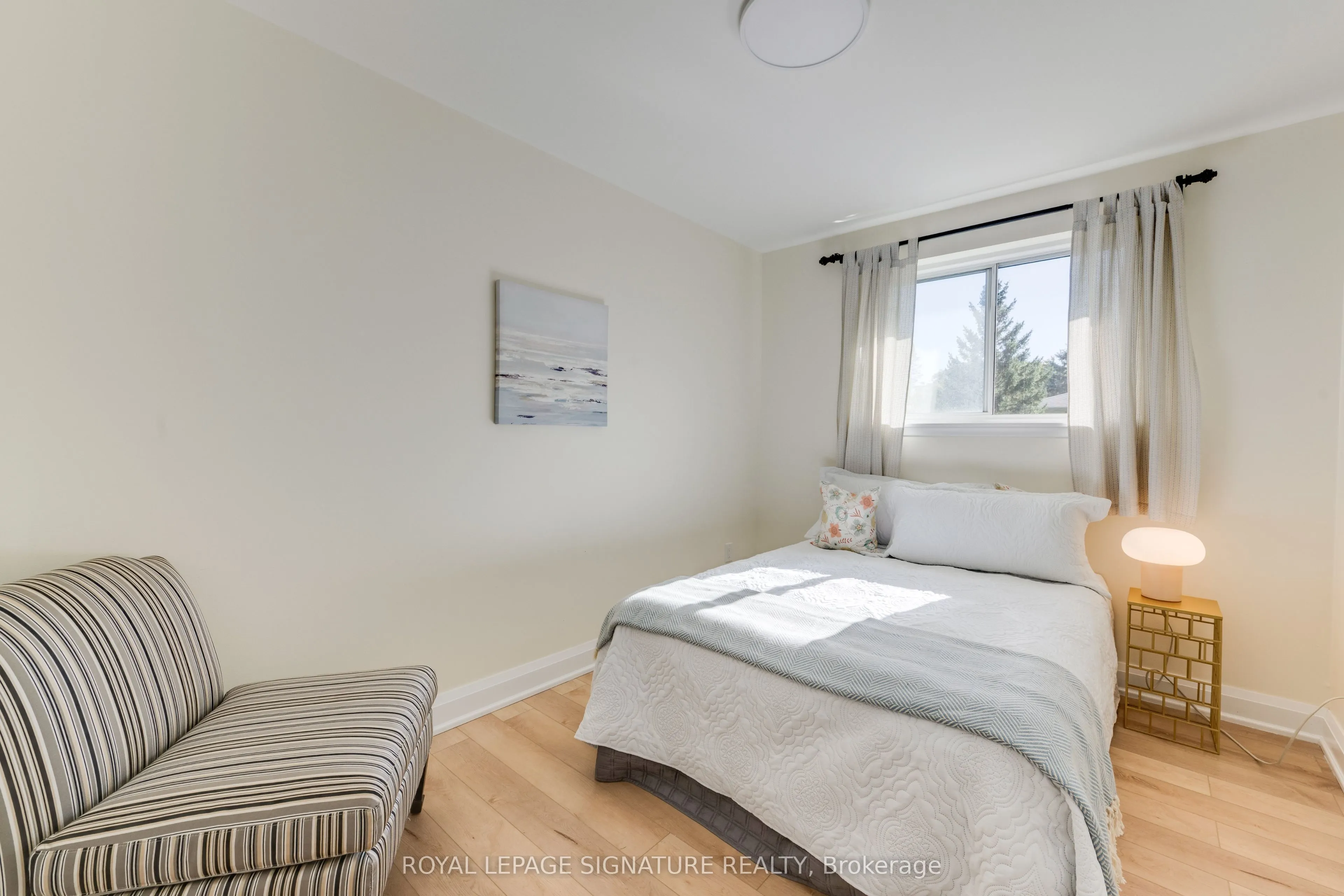 8 Bellbury Crescent