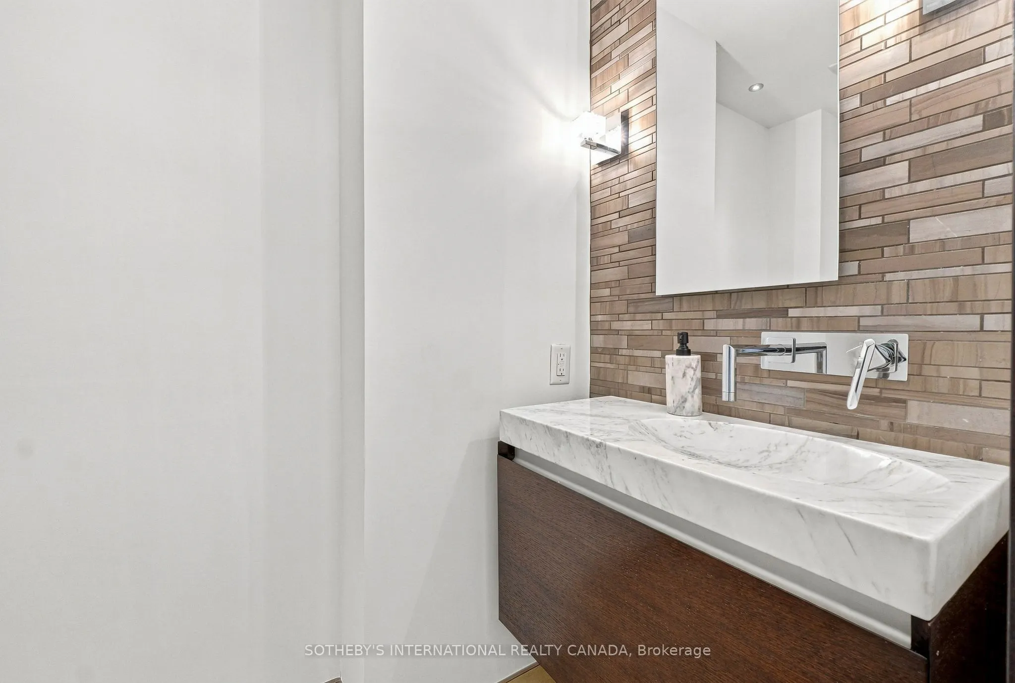 1132 Bay Street #801