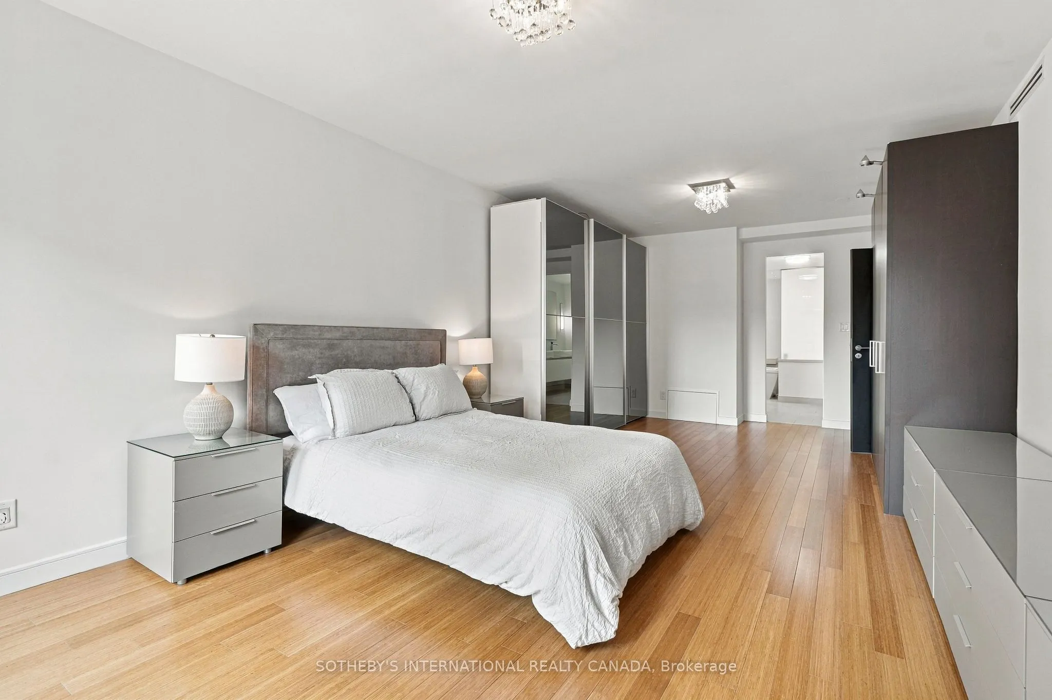 1132 Bay Street #801