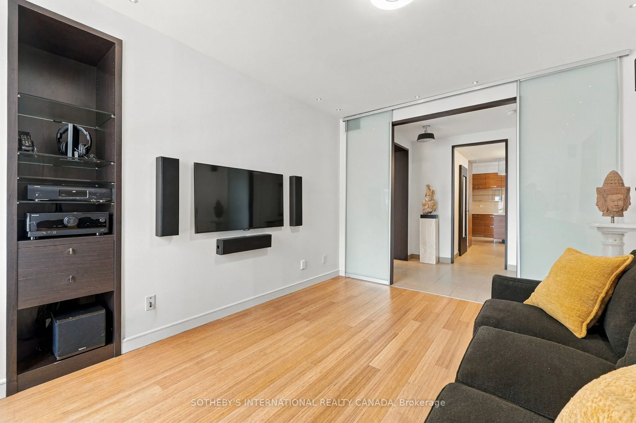 1132 Bay Street #801