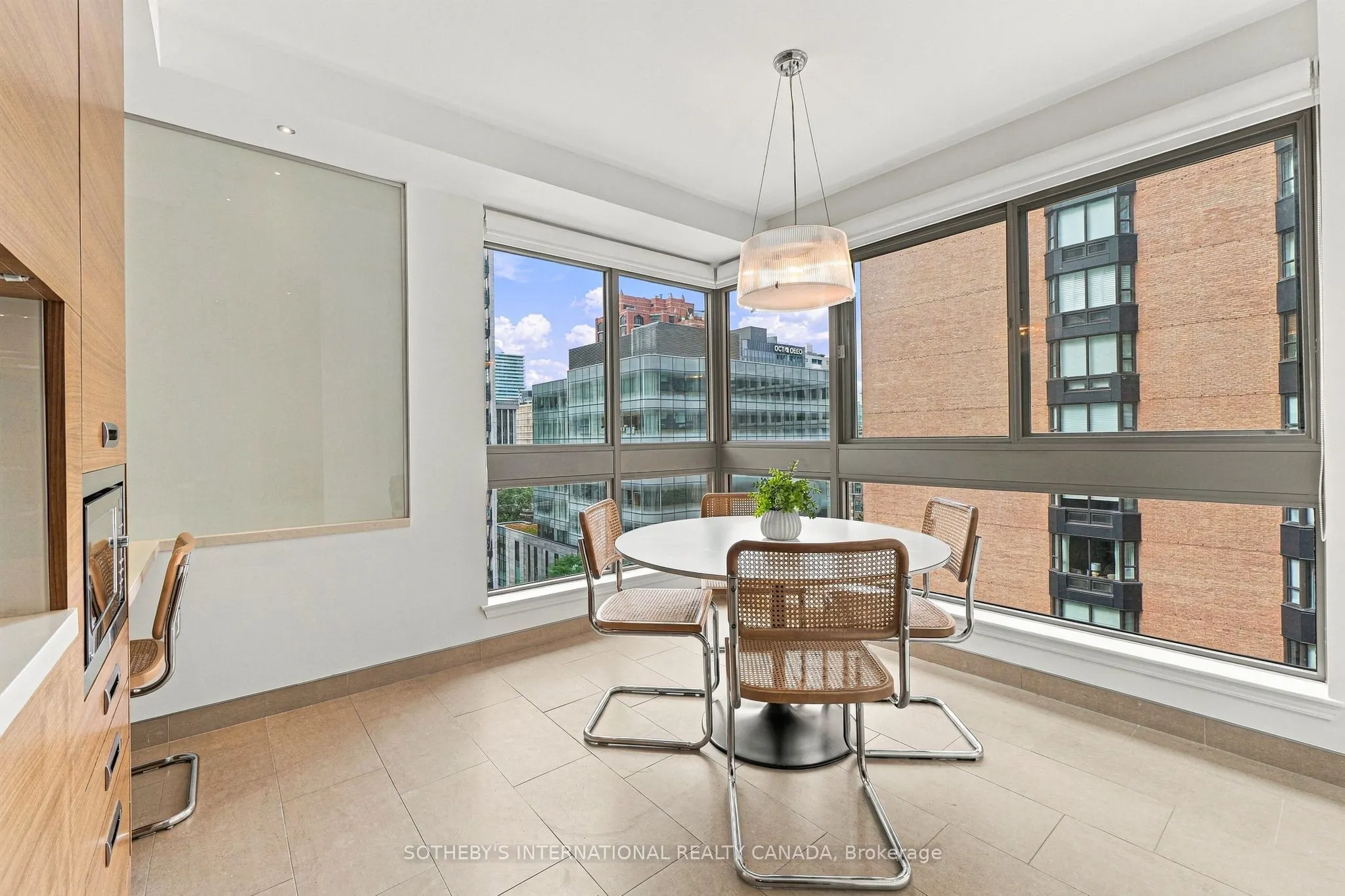 1132 Bay Street #801