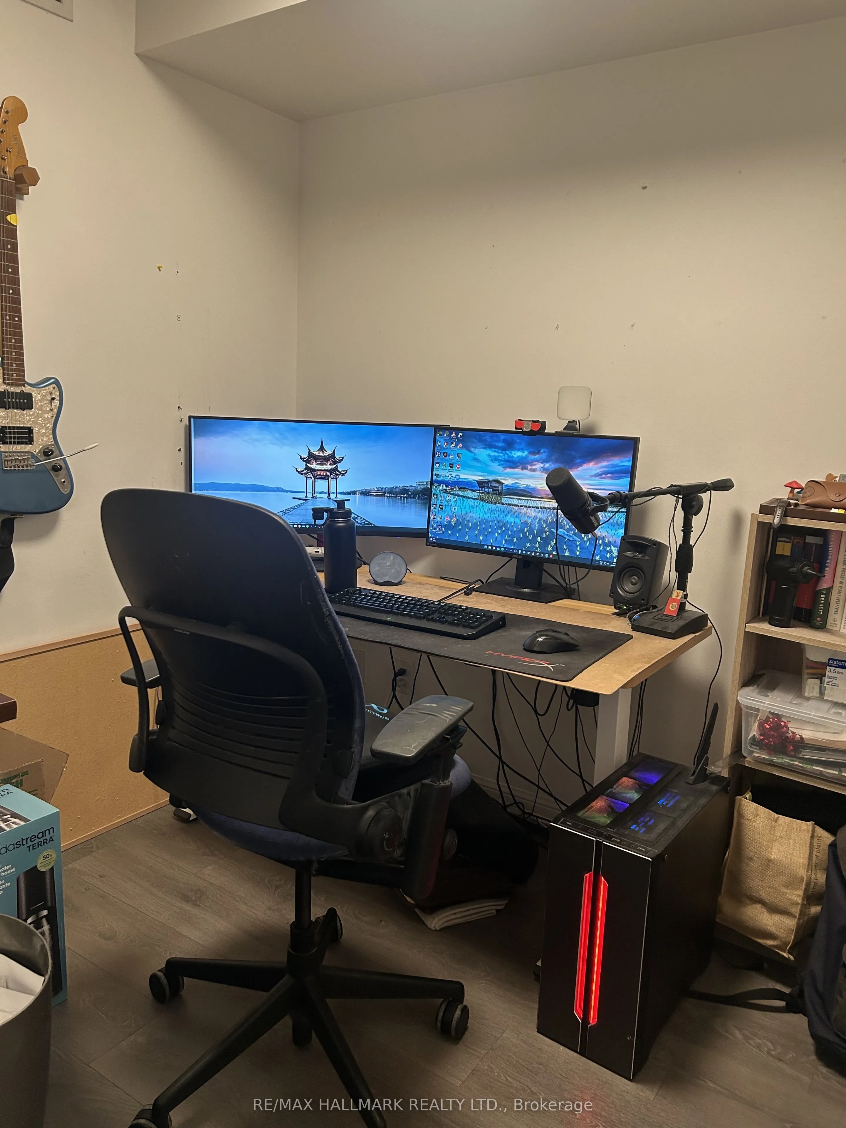35 Bastion Street #1606