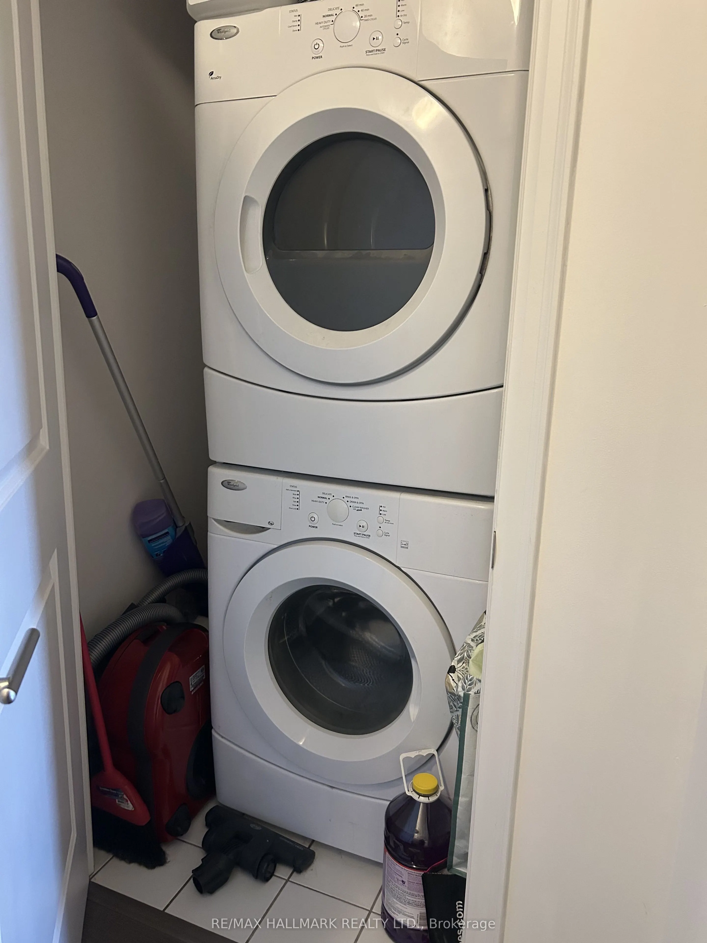 35 Bastion Street #1606