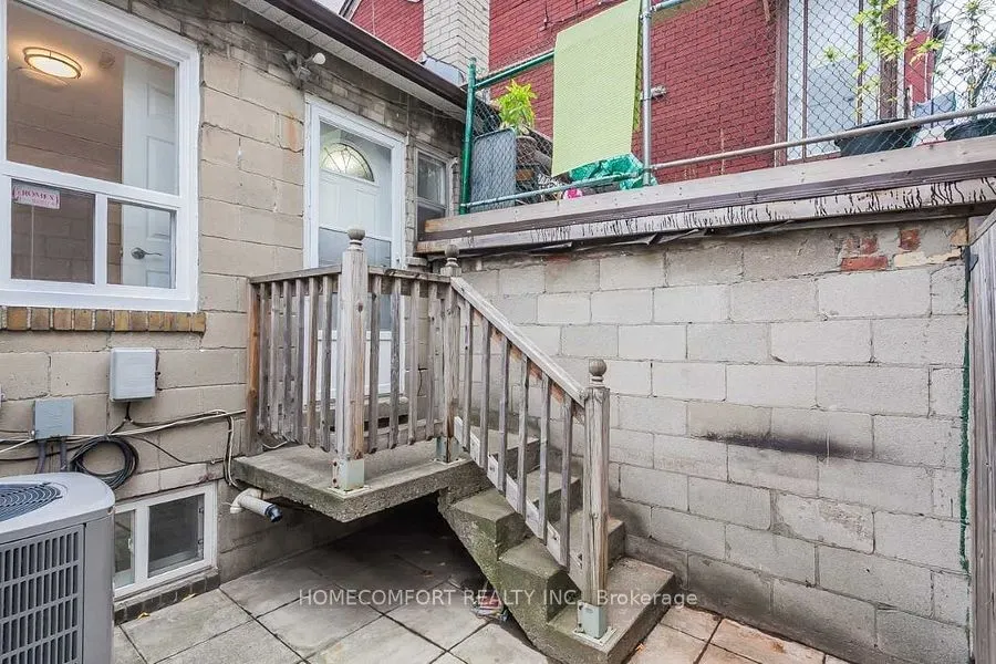 208 Manning Avenue