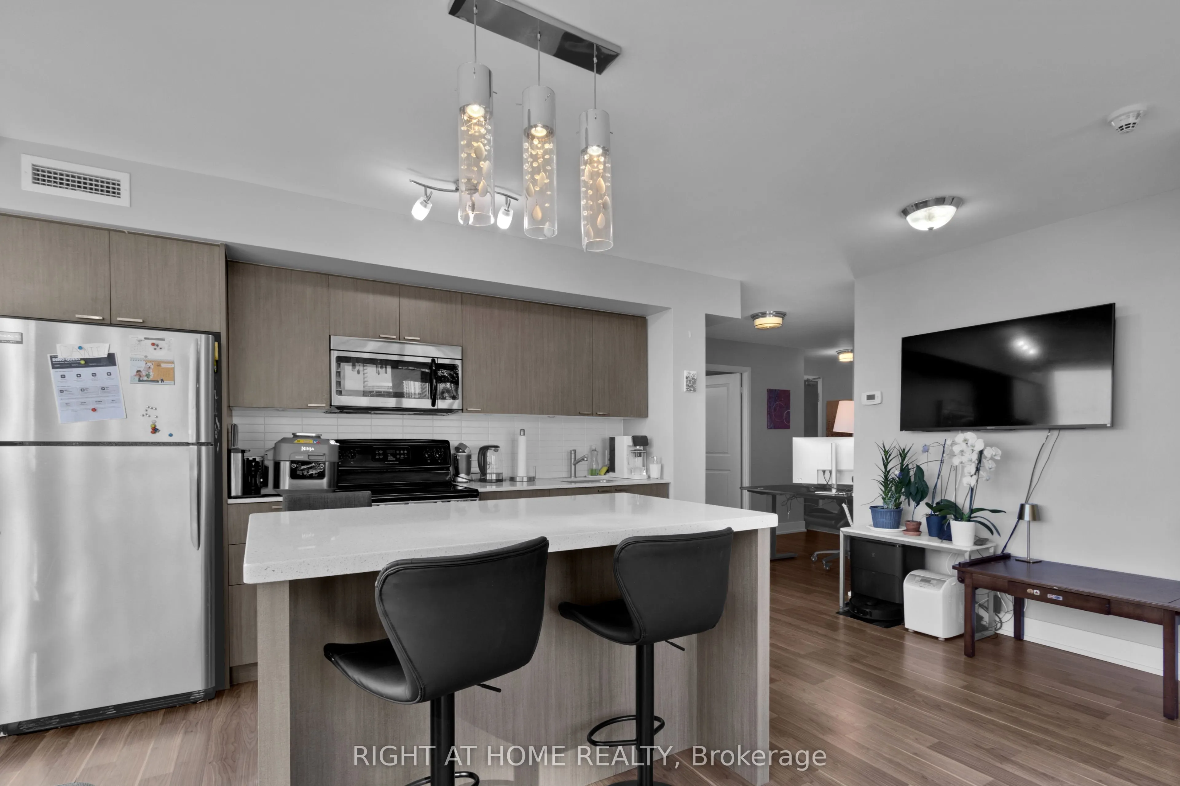 23 Sheppard Avenue E #904