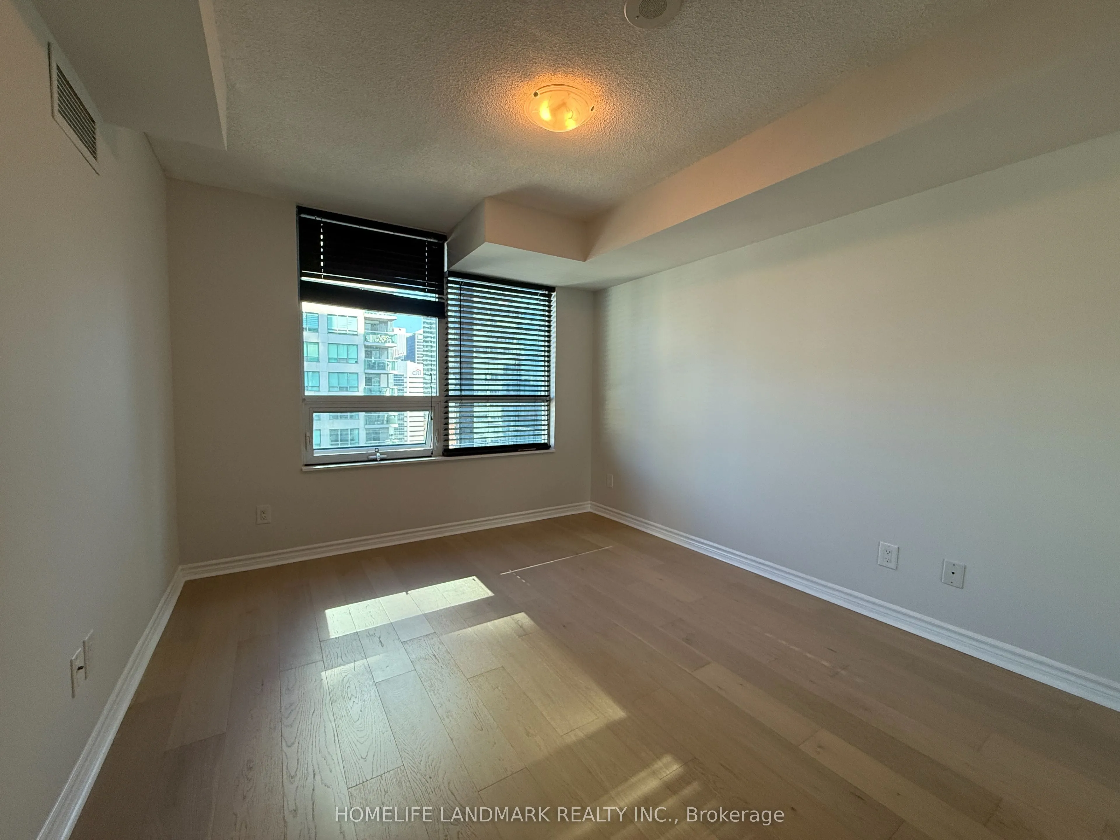 19 Grand Trunk Crescent #2605