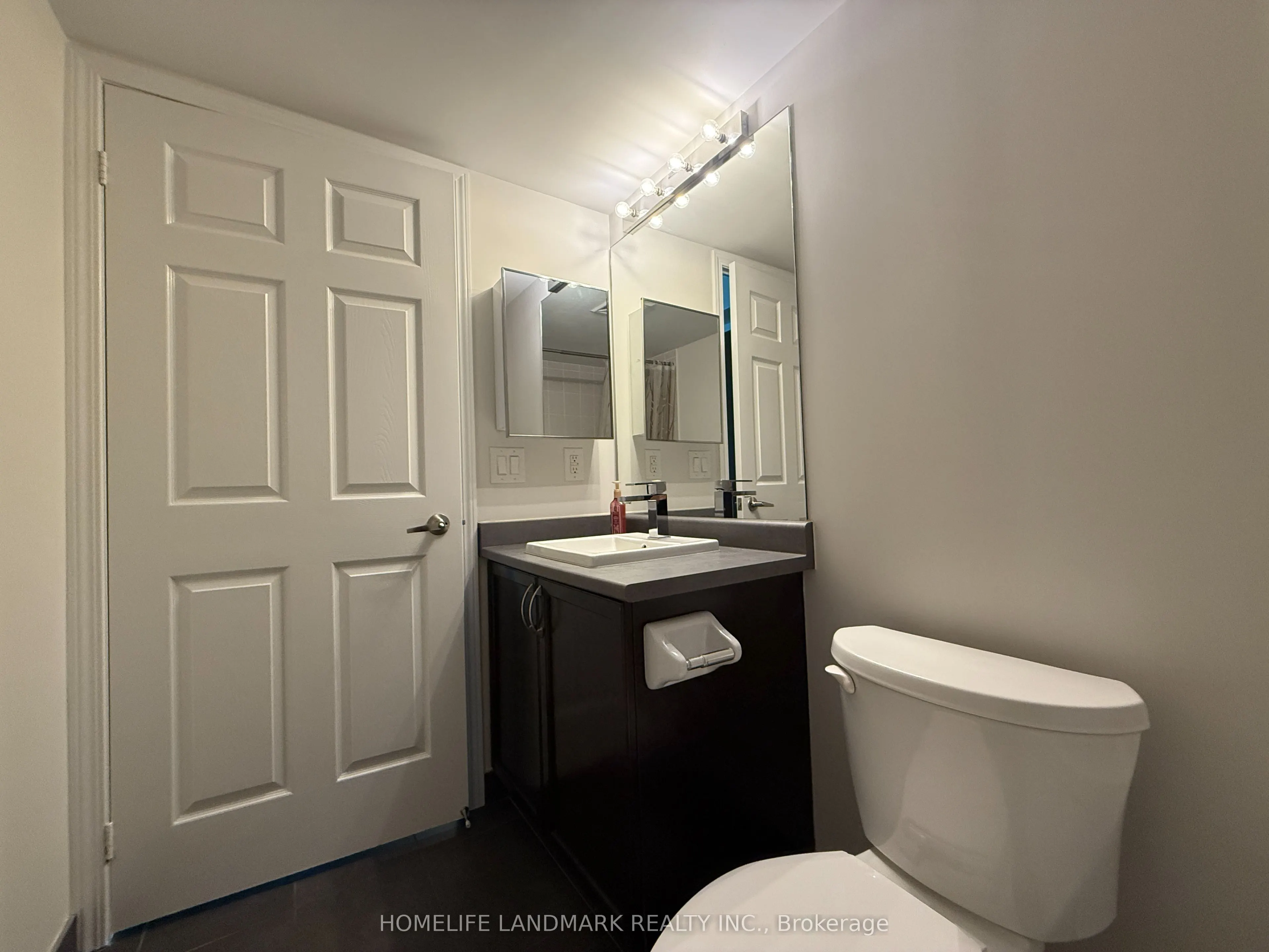19 Grand Trunk Crescent #2605