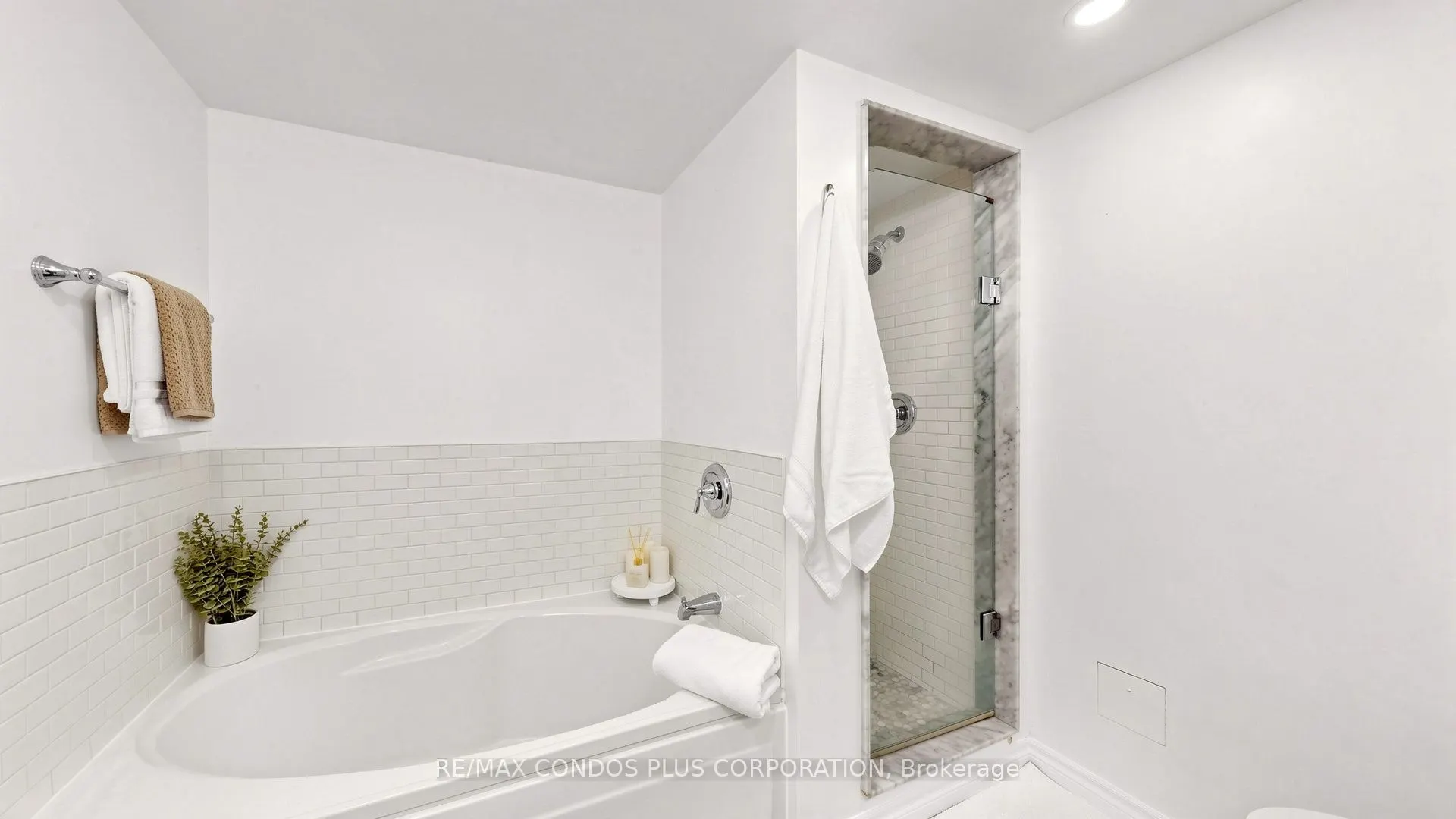 717 Bay Street #702