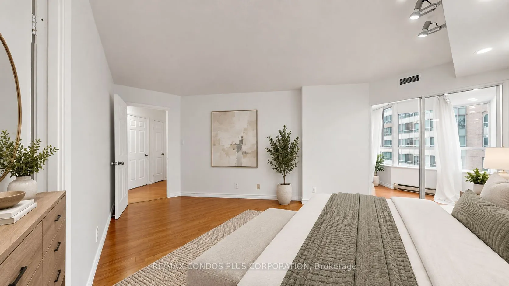 717 Bay Street #702