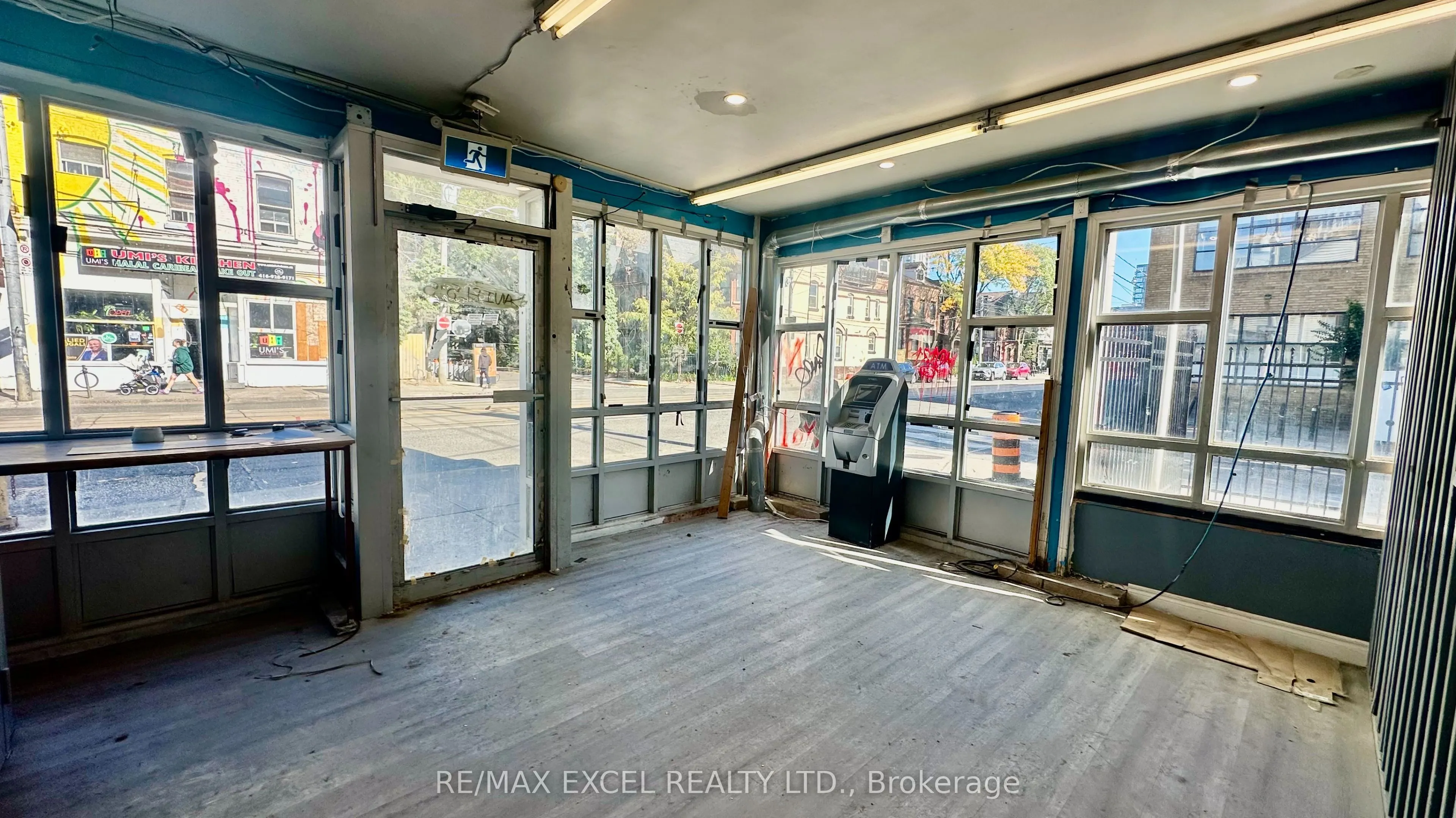 345 Dundas Street E