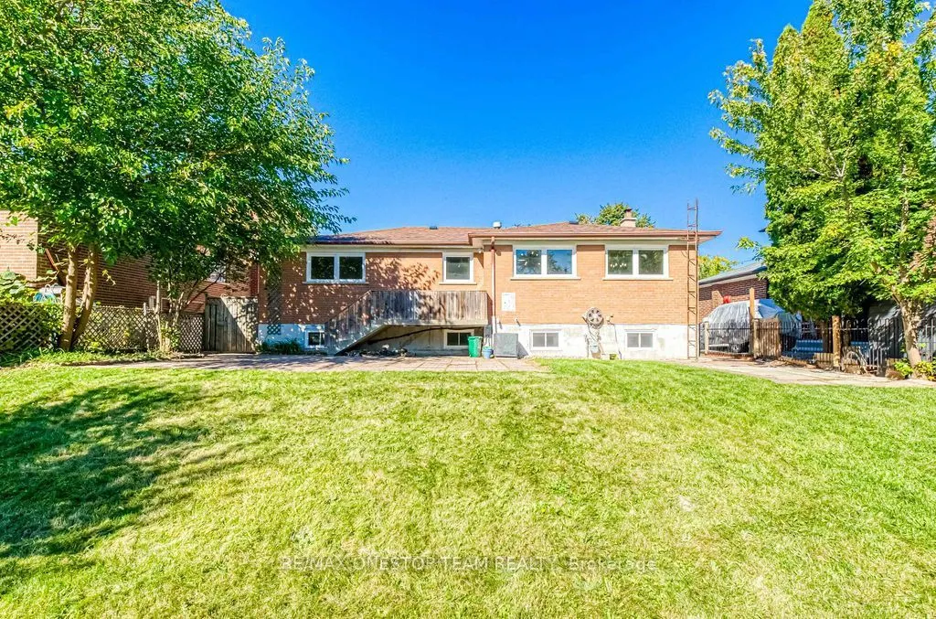 73 Houston Crescent