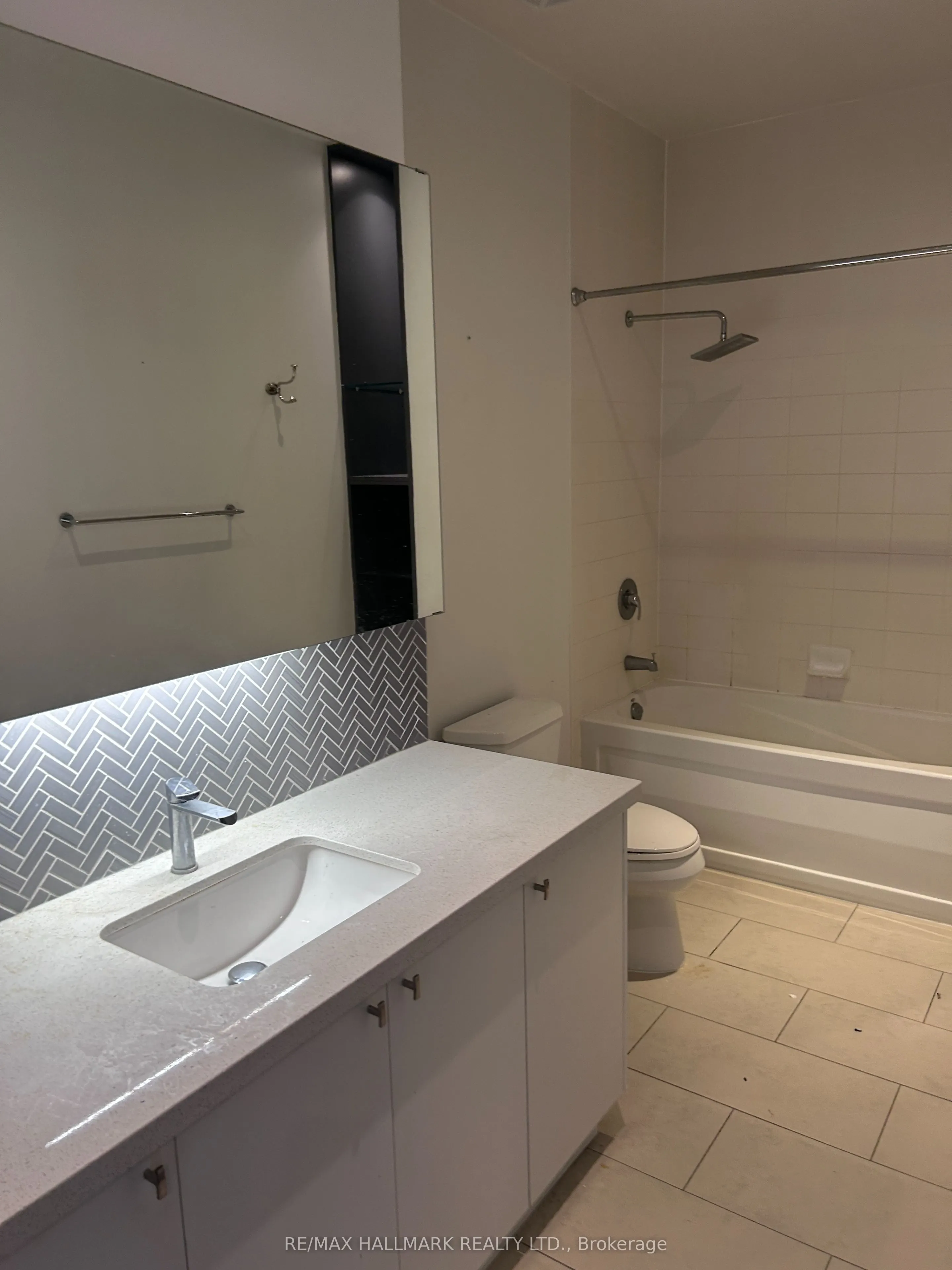 43 Hanna Avenue #707