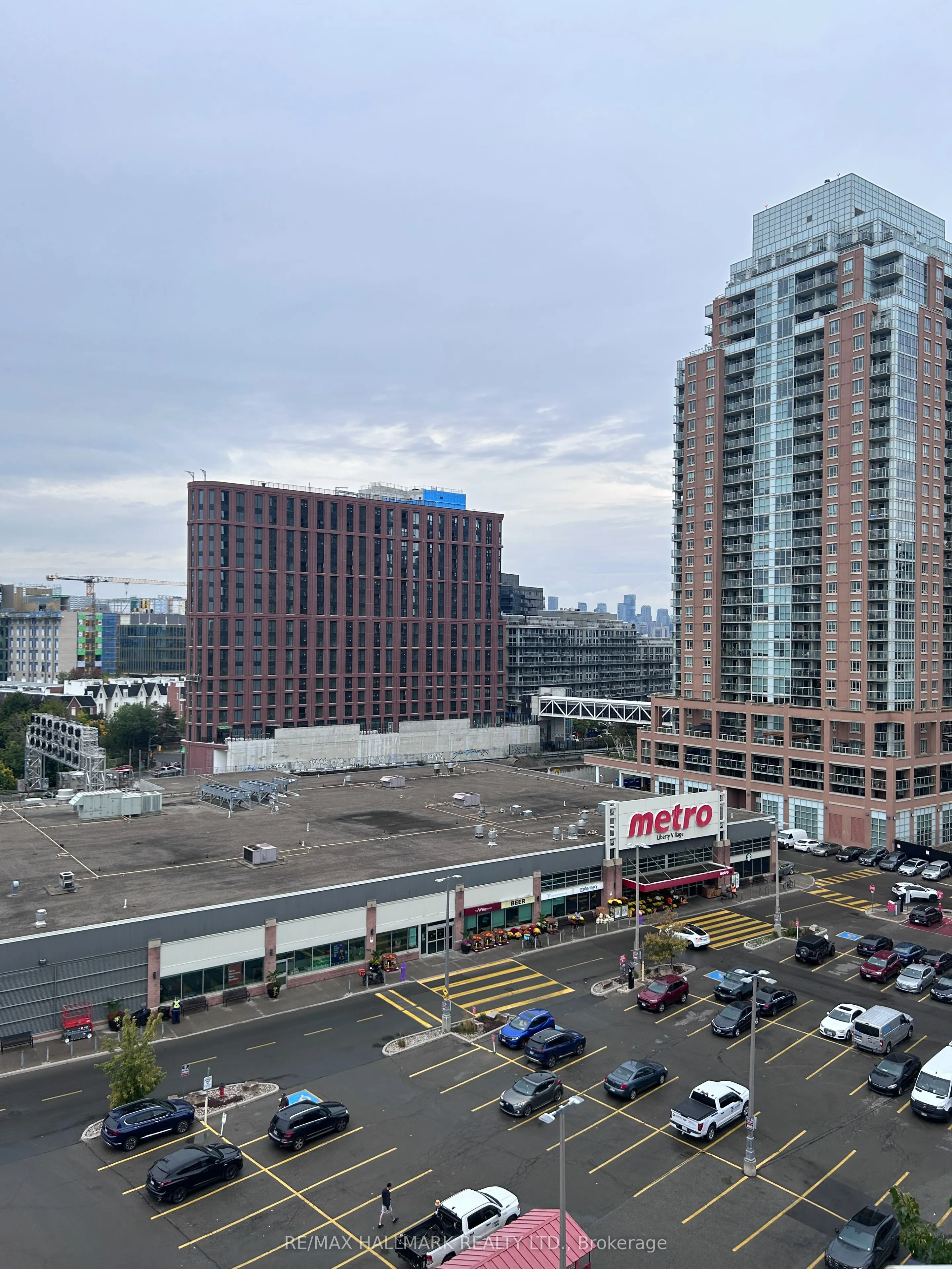 43 Hanna Avenue #707