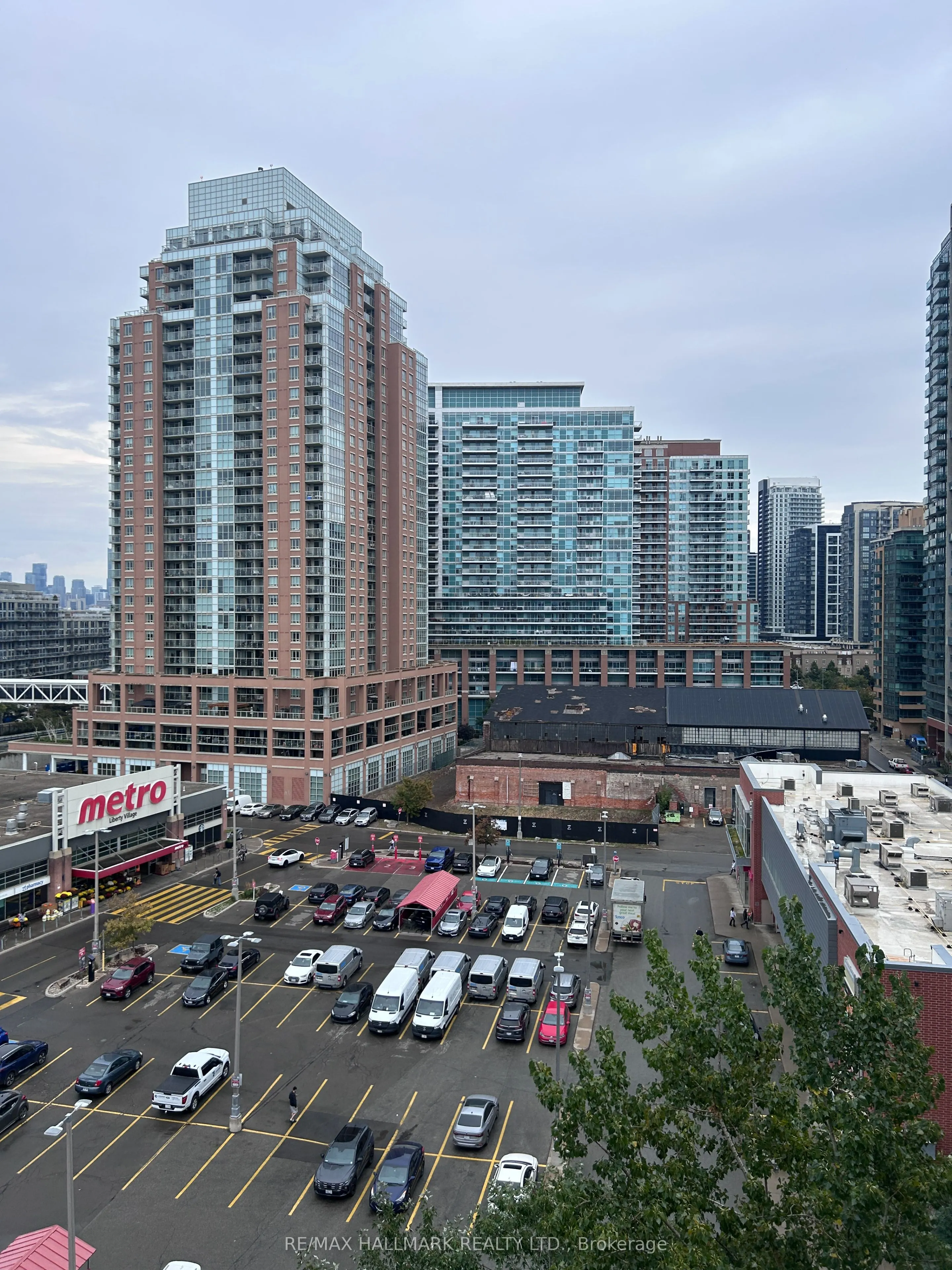 43 Hanna Avenue #707