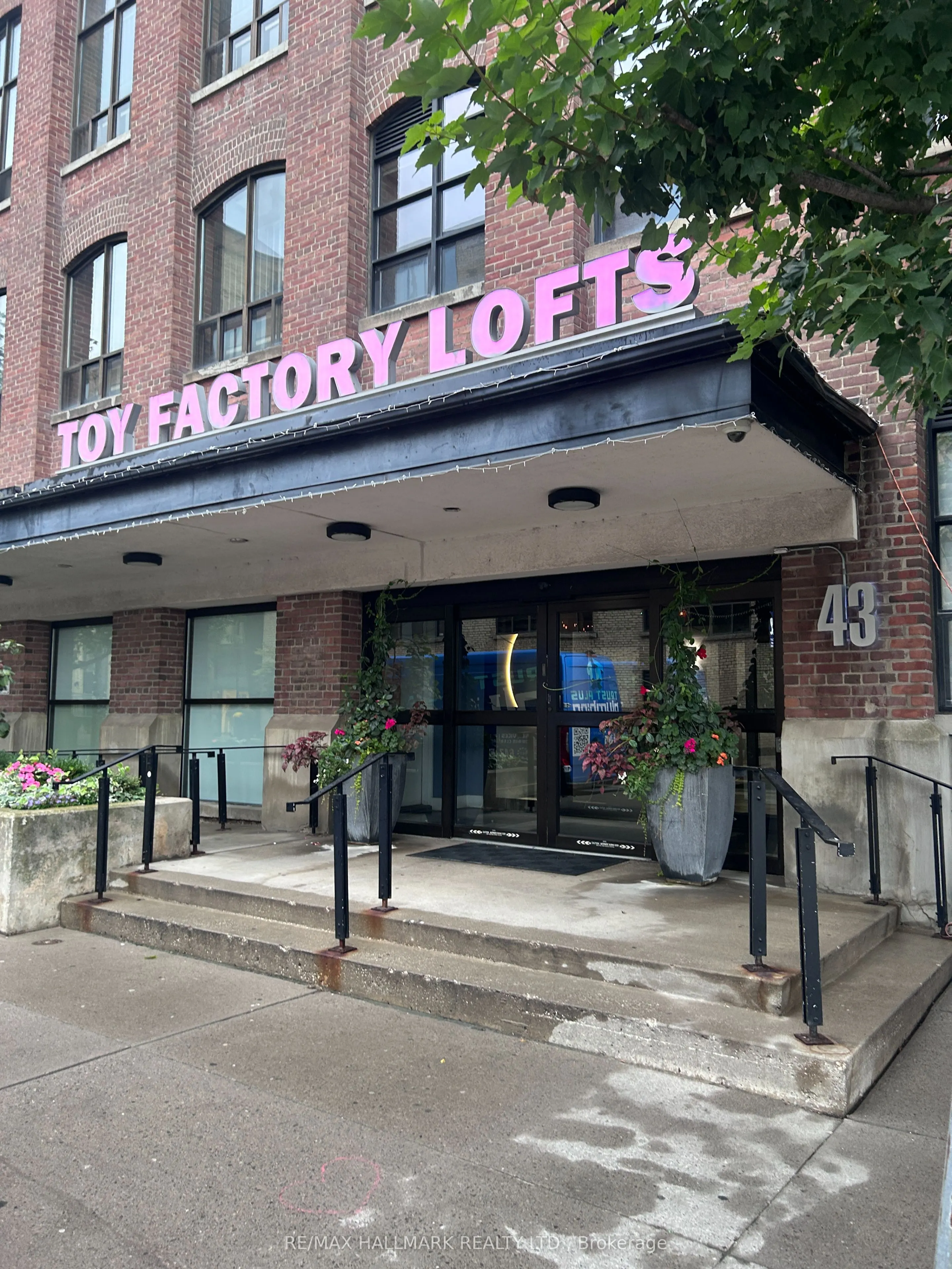 43 Hanna Avenue #707