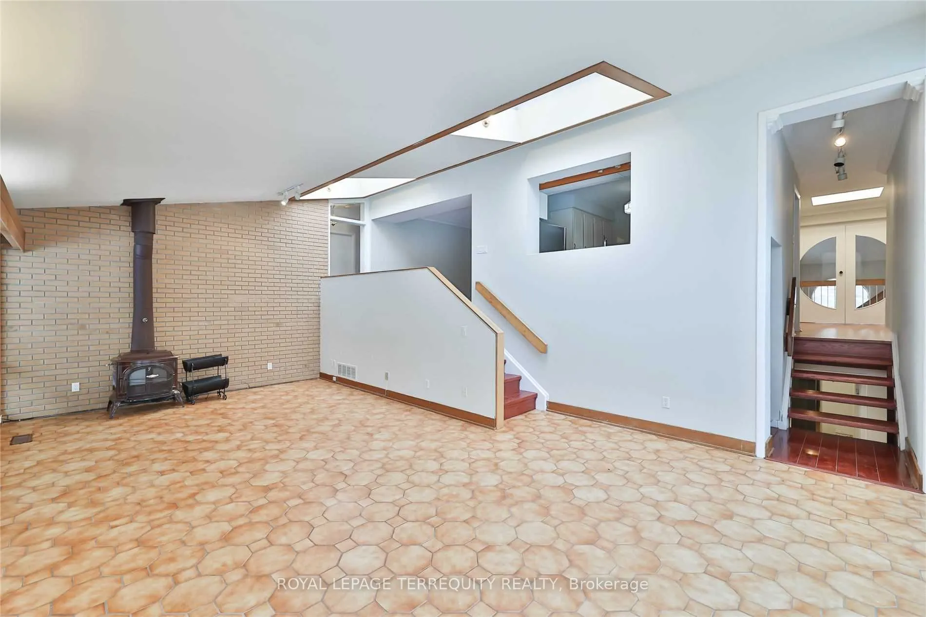 11 Leacroft Crescent