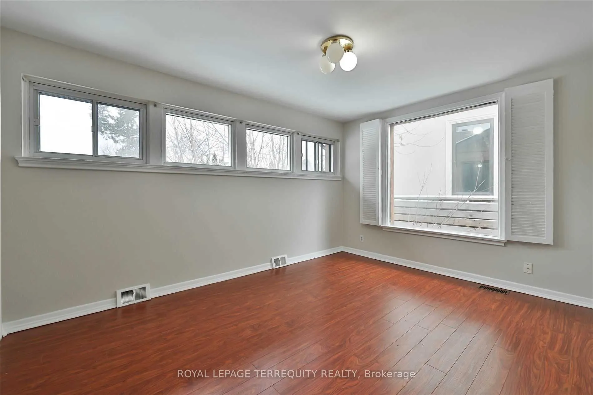 11 Leacroft Crescent