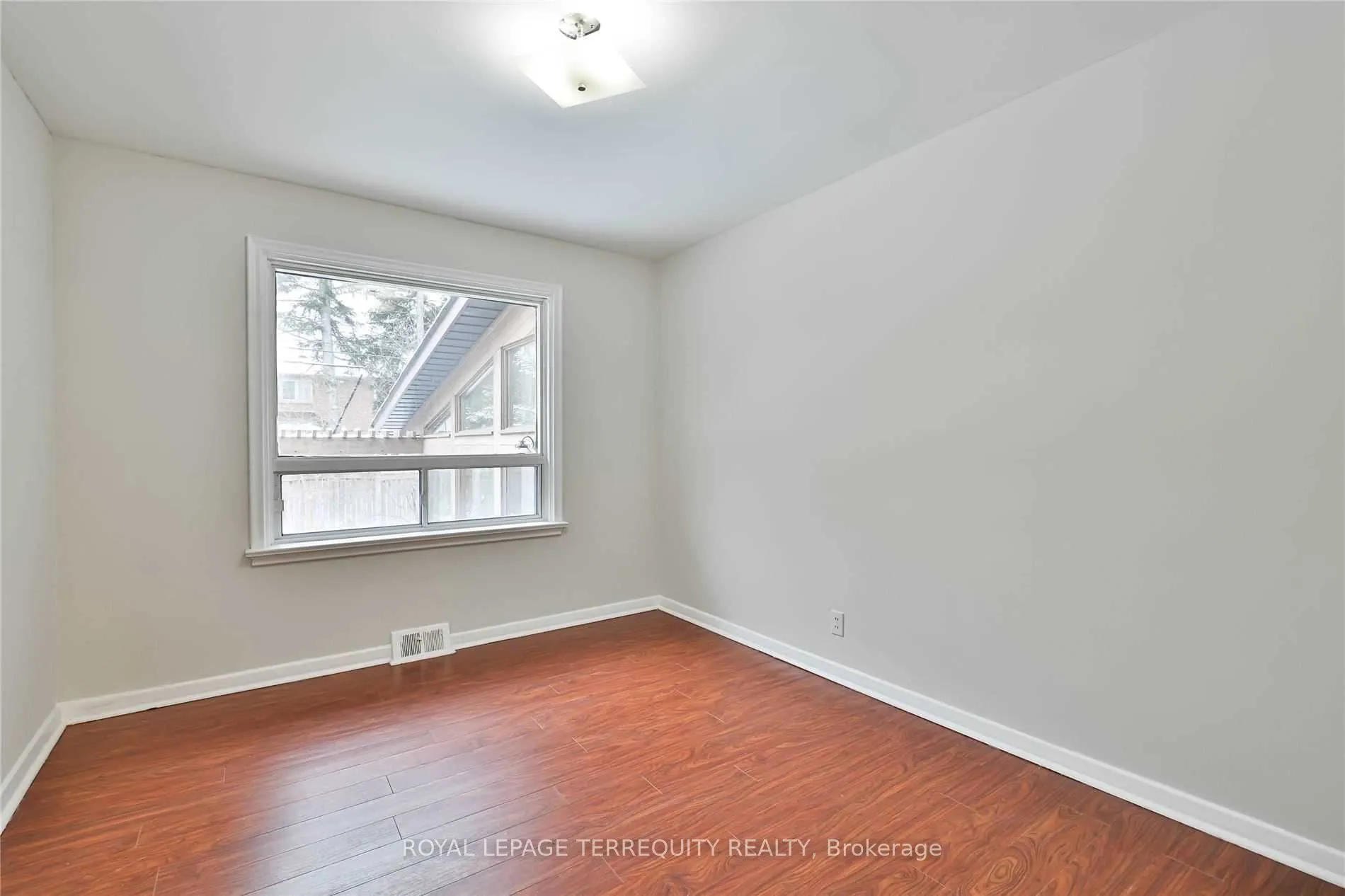 11 Leacroft Crescent