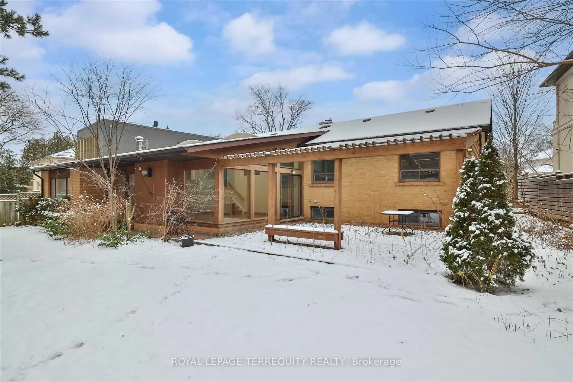 11 Leacroft Crescent