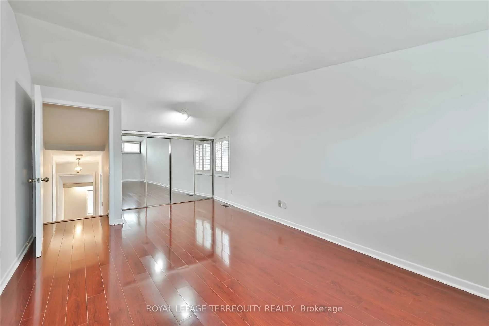 11 Leacroft Crescent