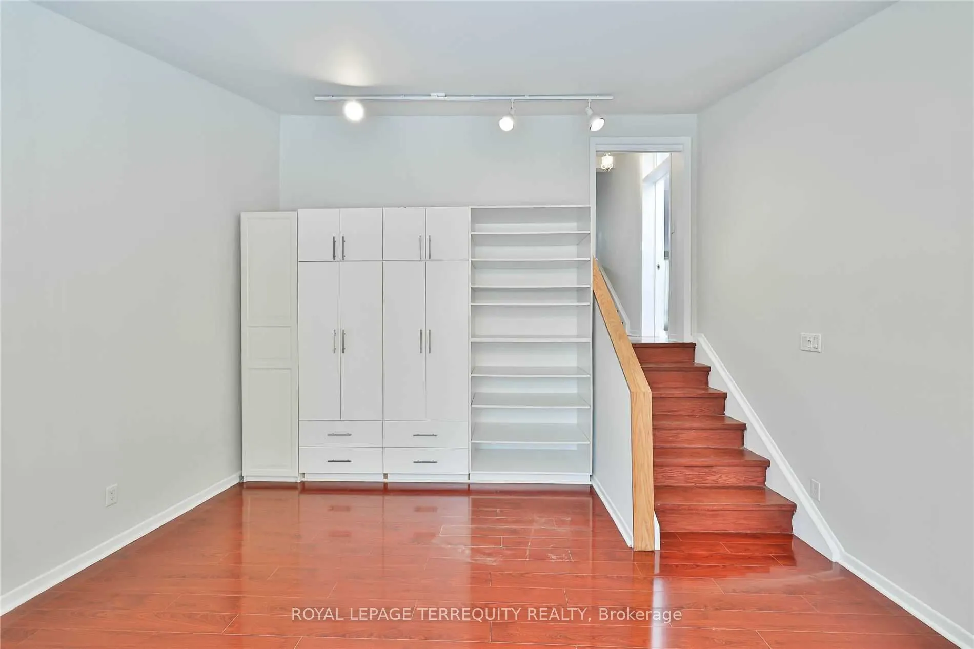 11 Leacroft Crescent