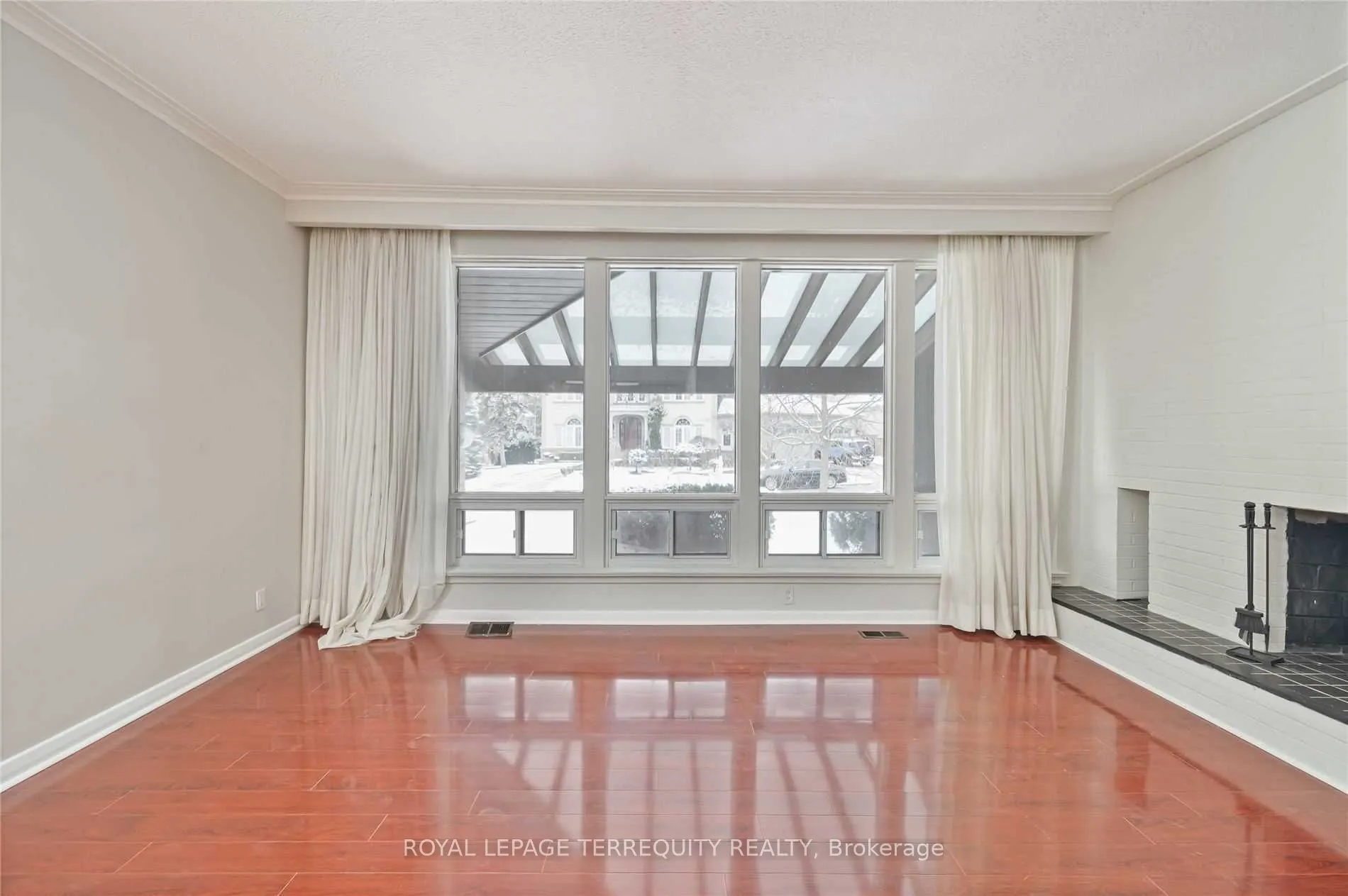 11 Leacroft Crescent