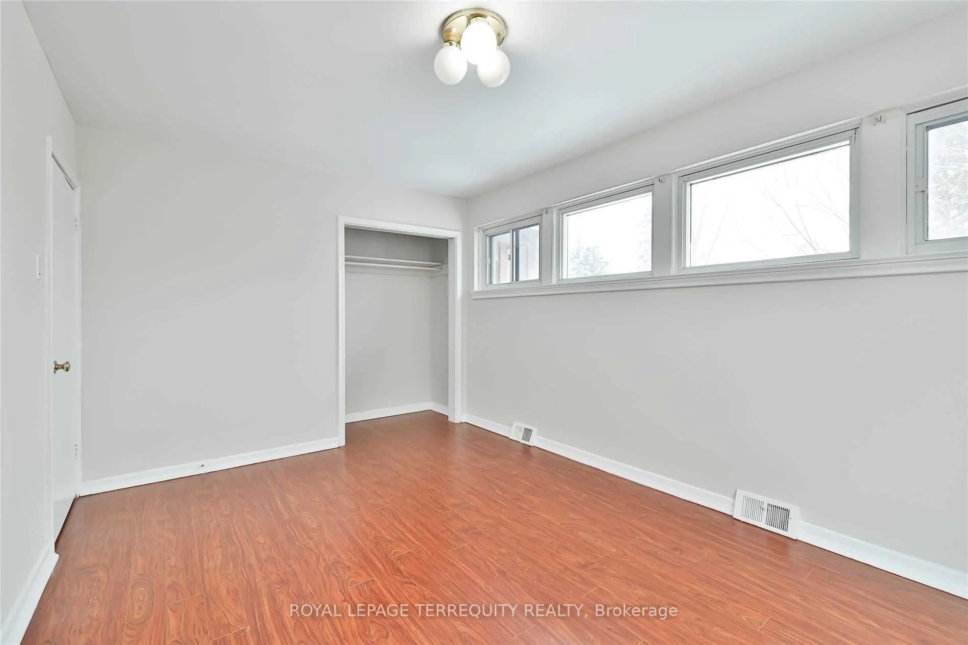 11 Leacroft Crescent