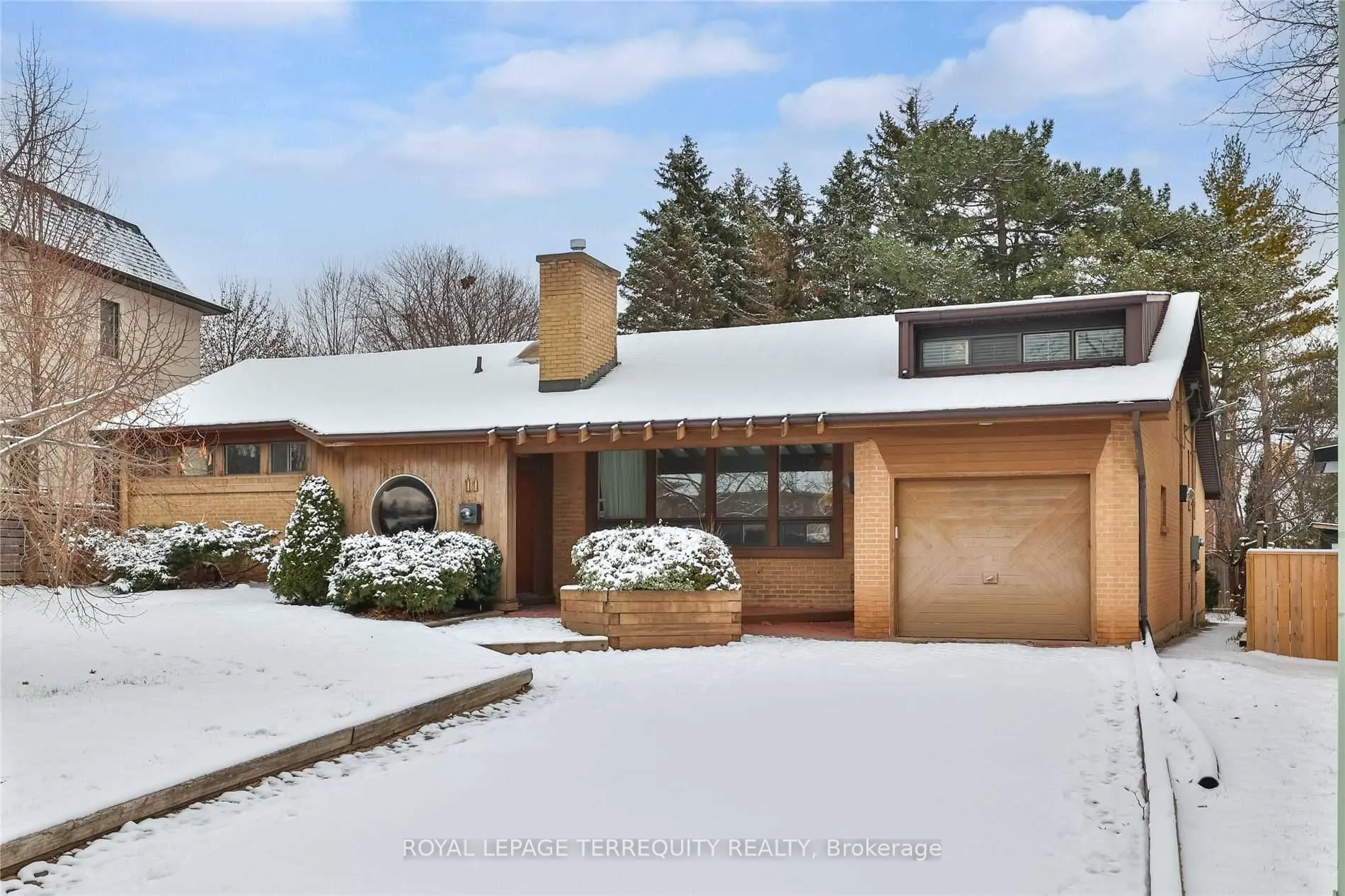 11 Leacroft Crescent