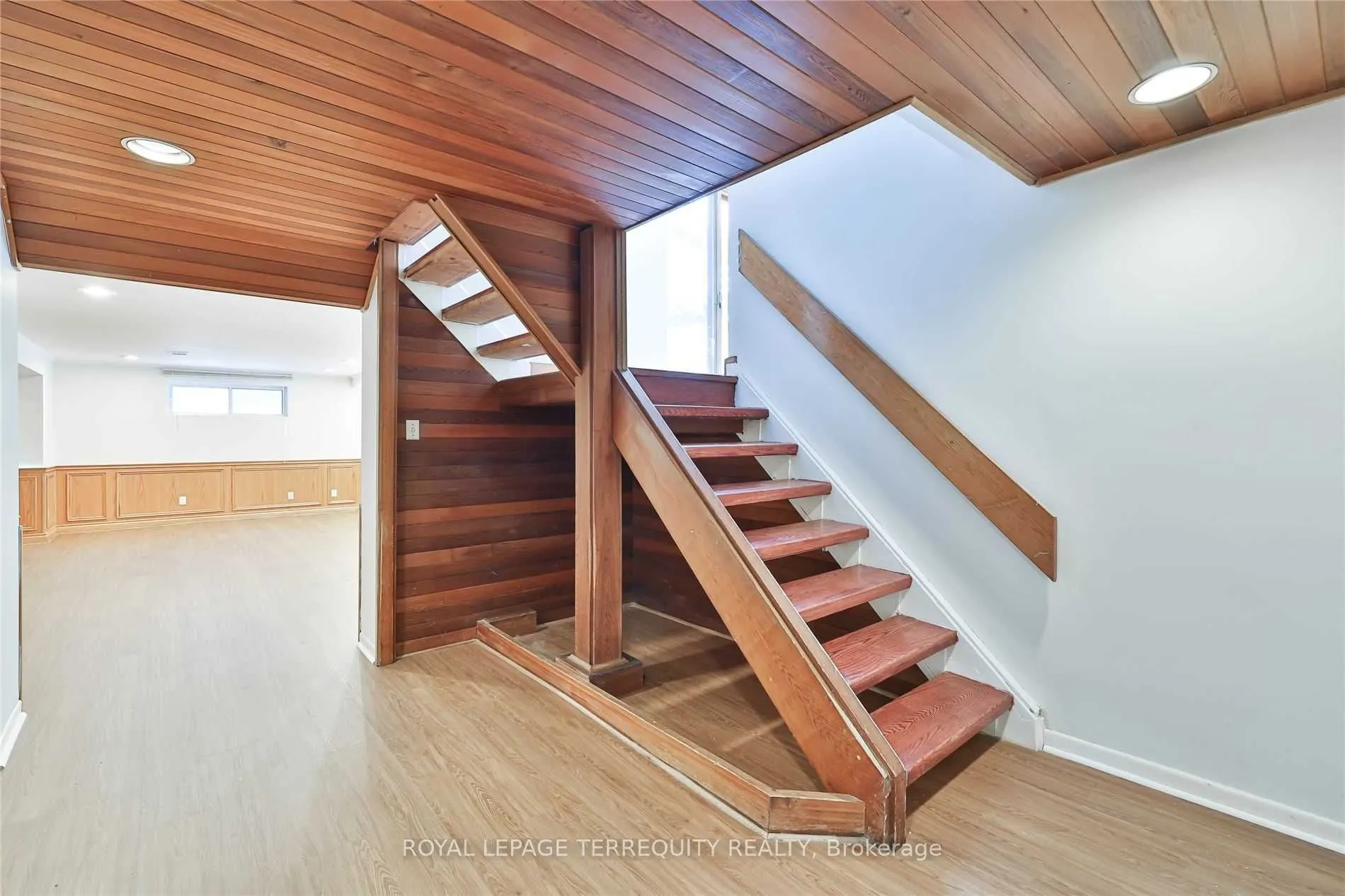 11 Leacroft Crescent