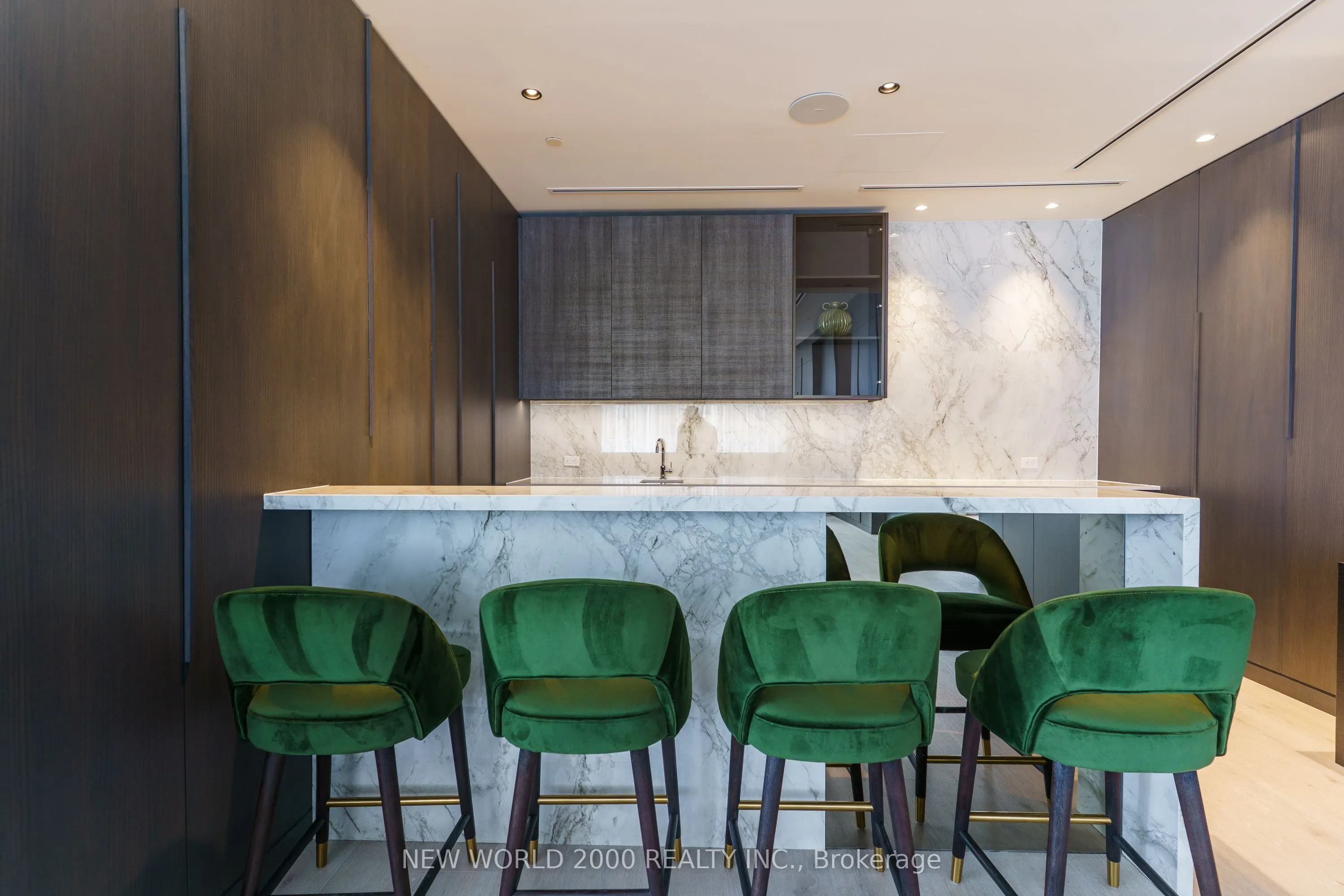 101 Roehampton Avenue #1804