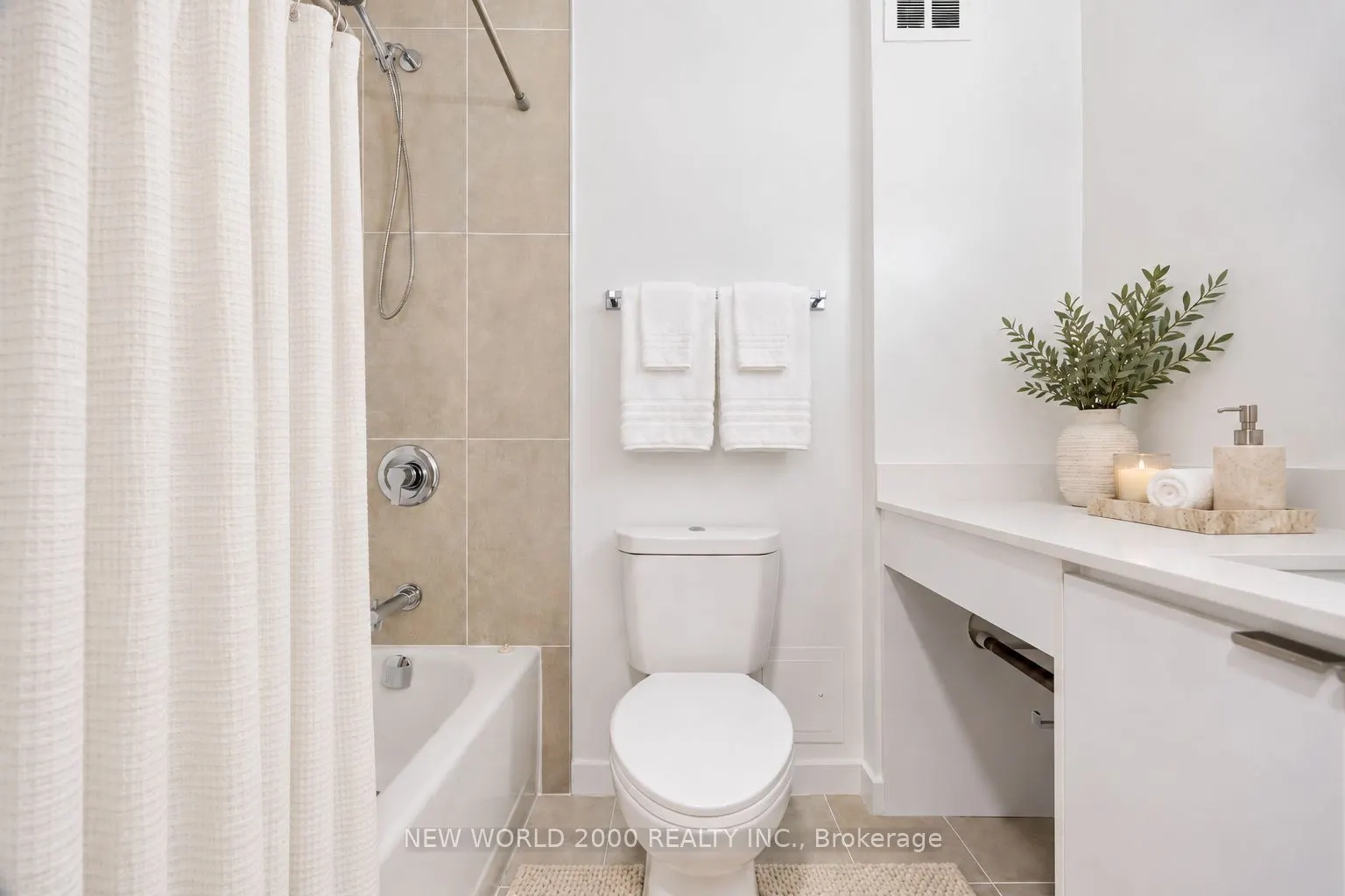 101 Roehampton Avenue #1804
