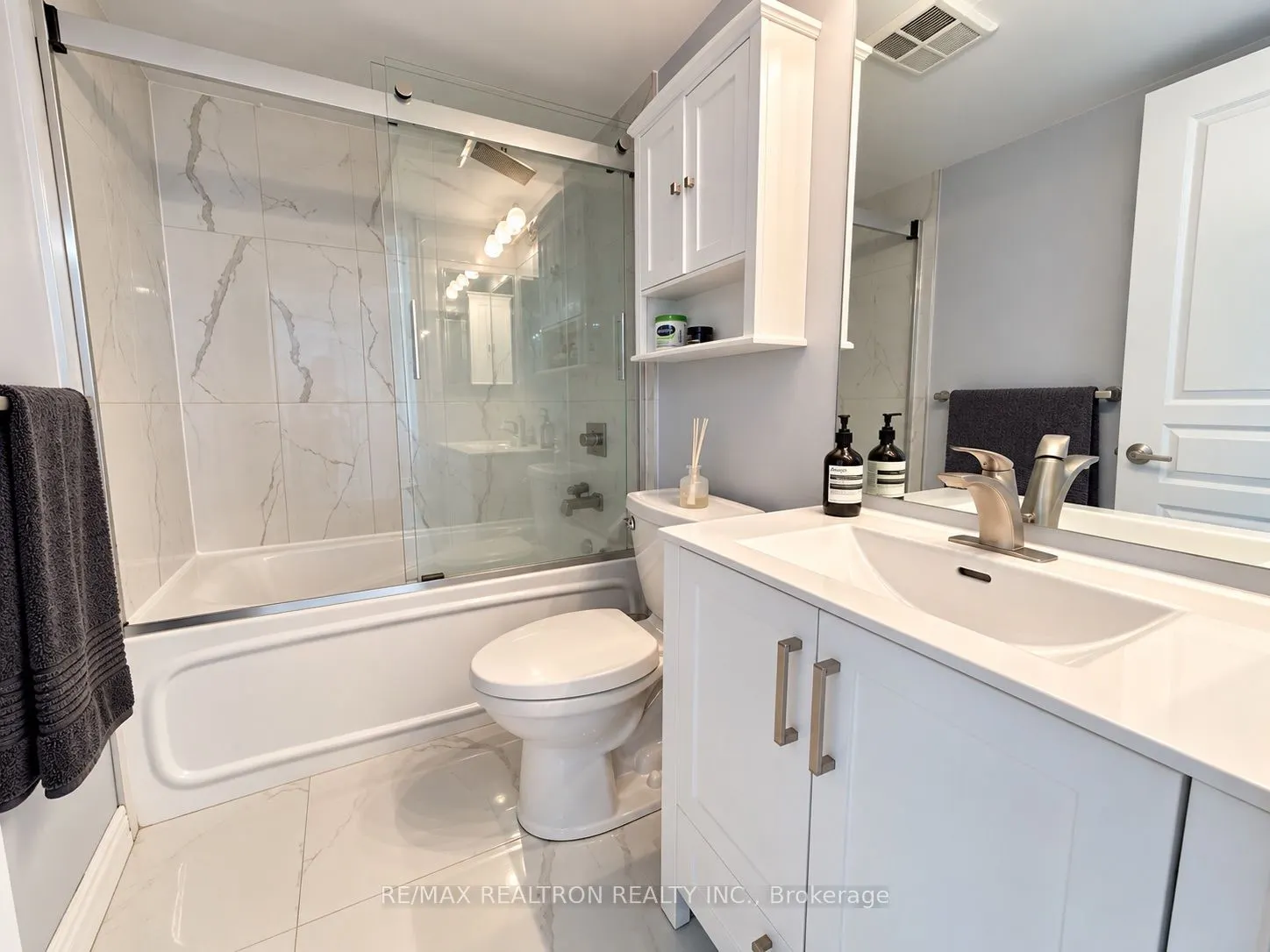323 Richmond Street E #957