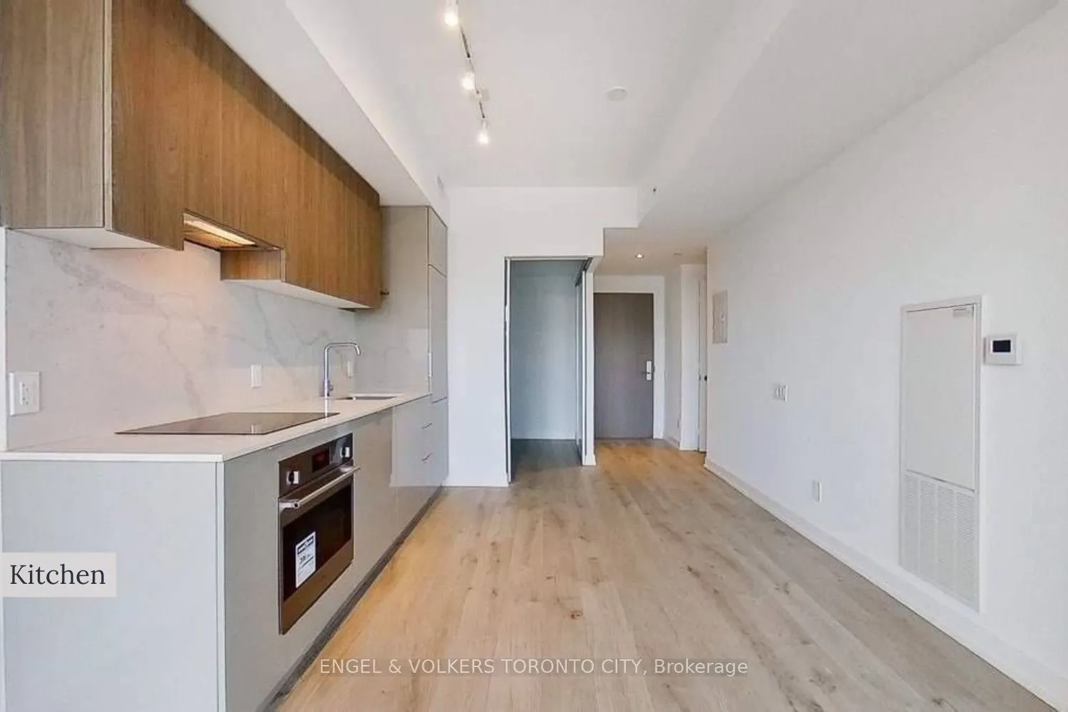 161 Roehampton Avenue #4211