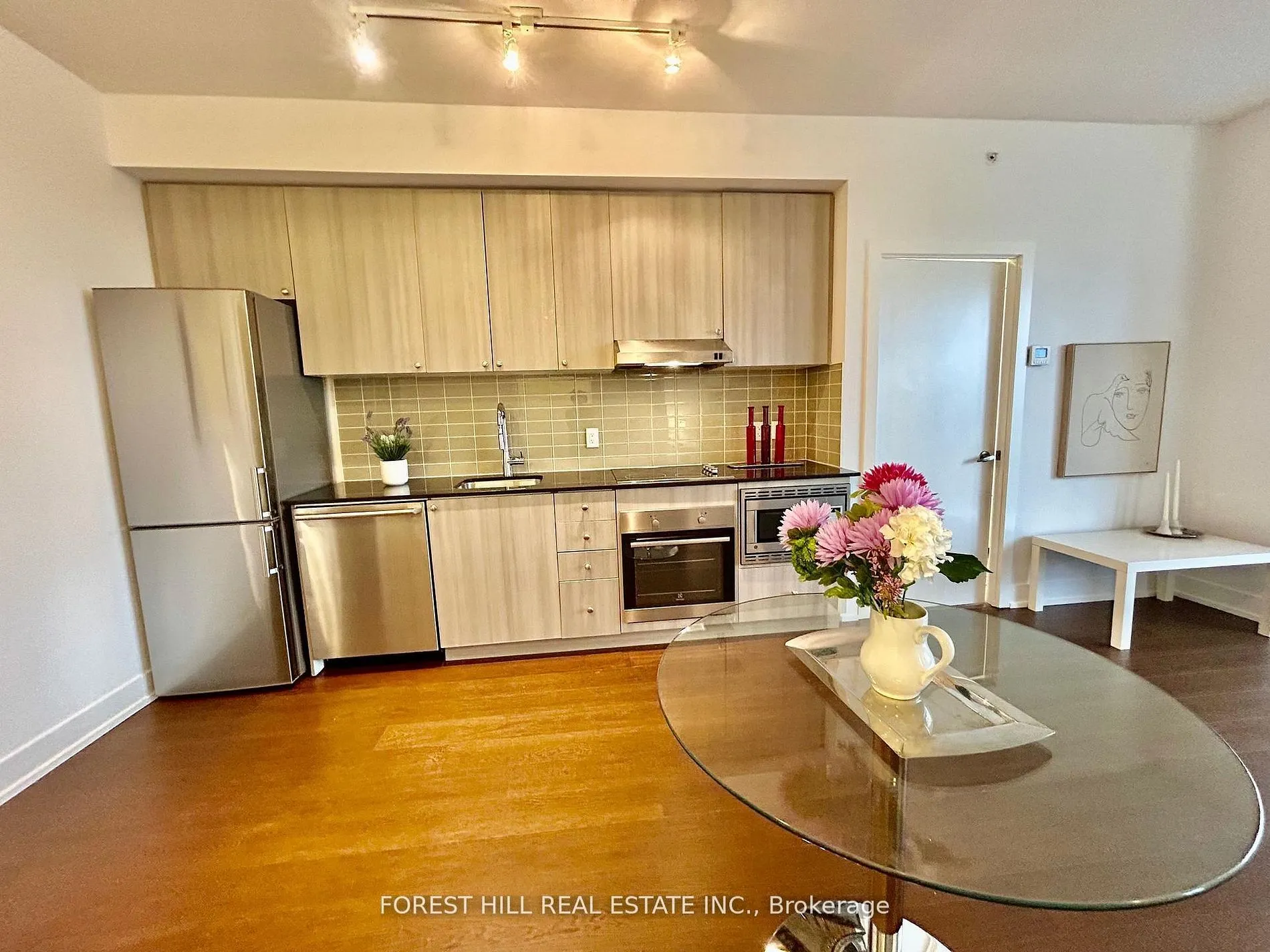 7 Kenaston Garden #716