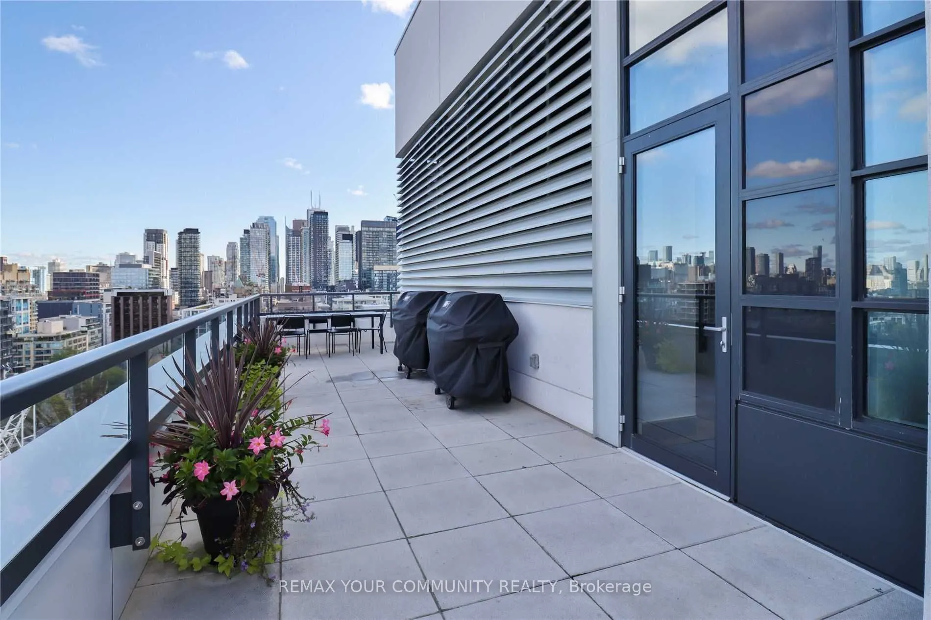 501 Adelaide Street W #305