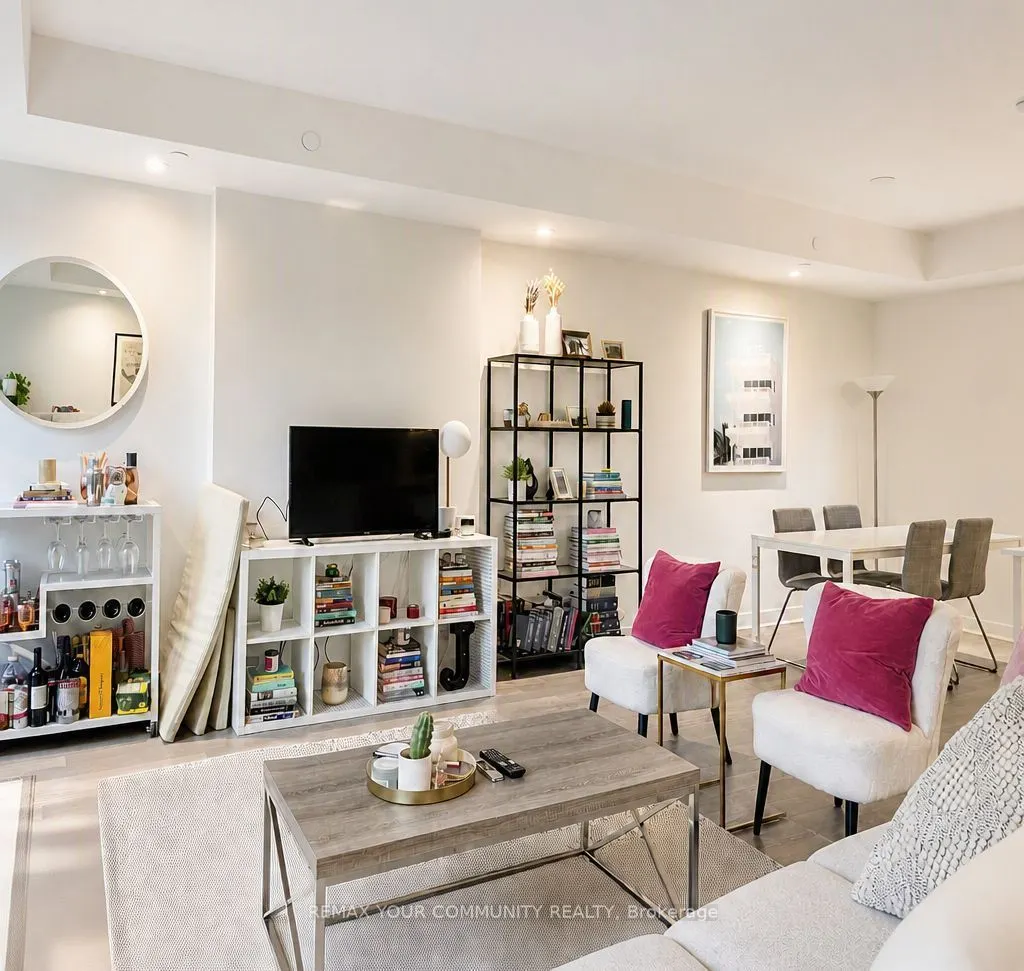501 Adelaide Street W #305