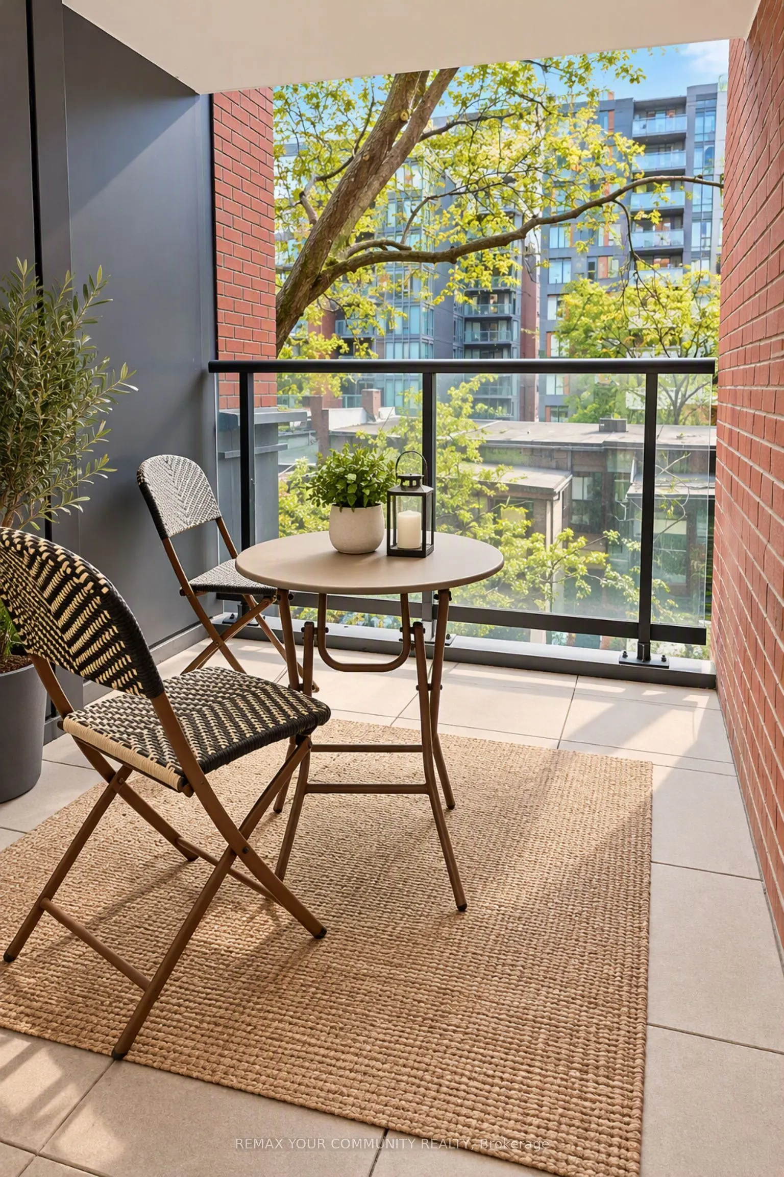 501 Adelaide Street W #305
