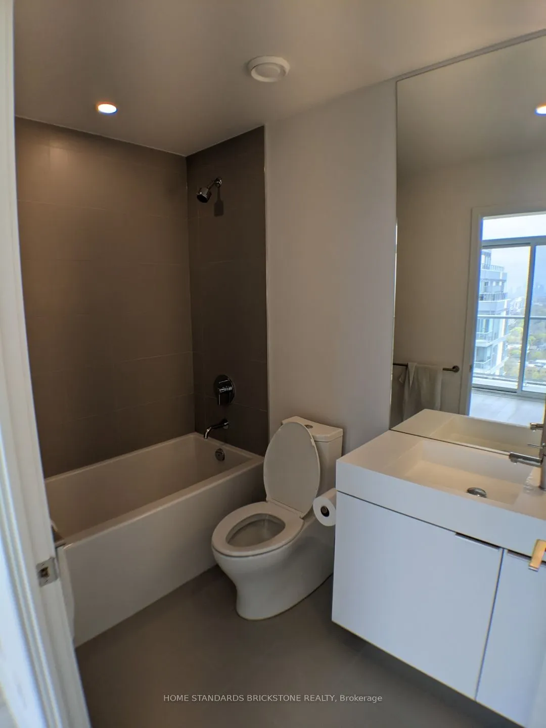 33 Helendale Avenue #2312