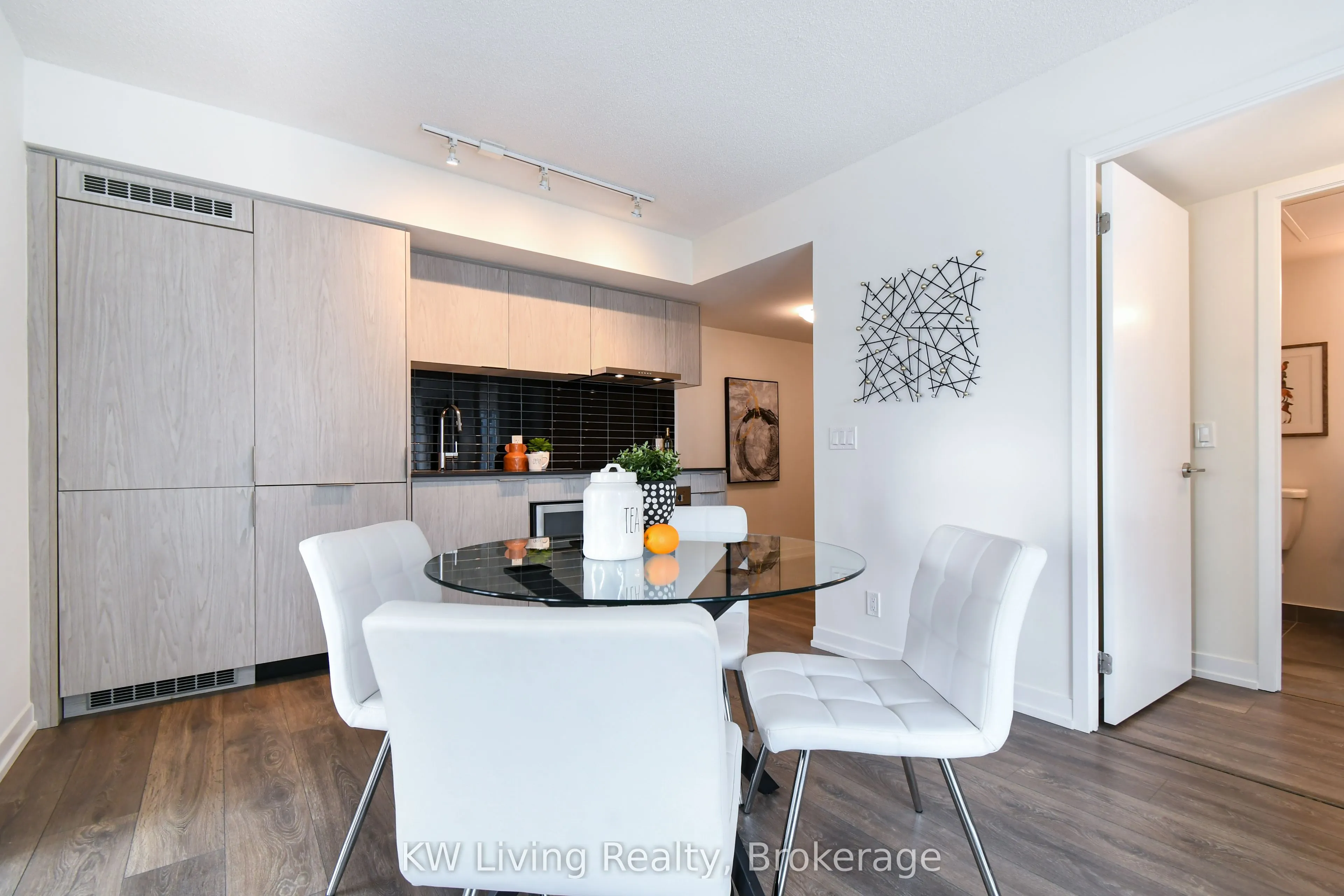 60 Shuter Street #2506