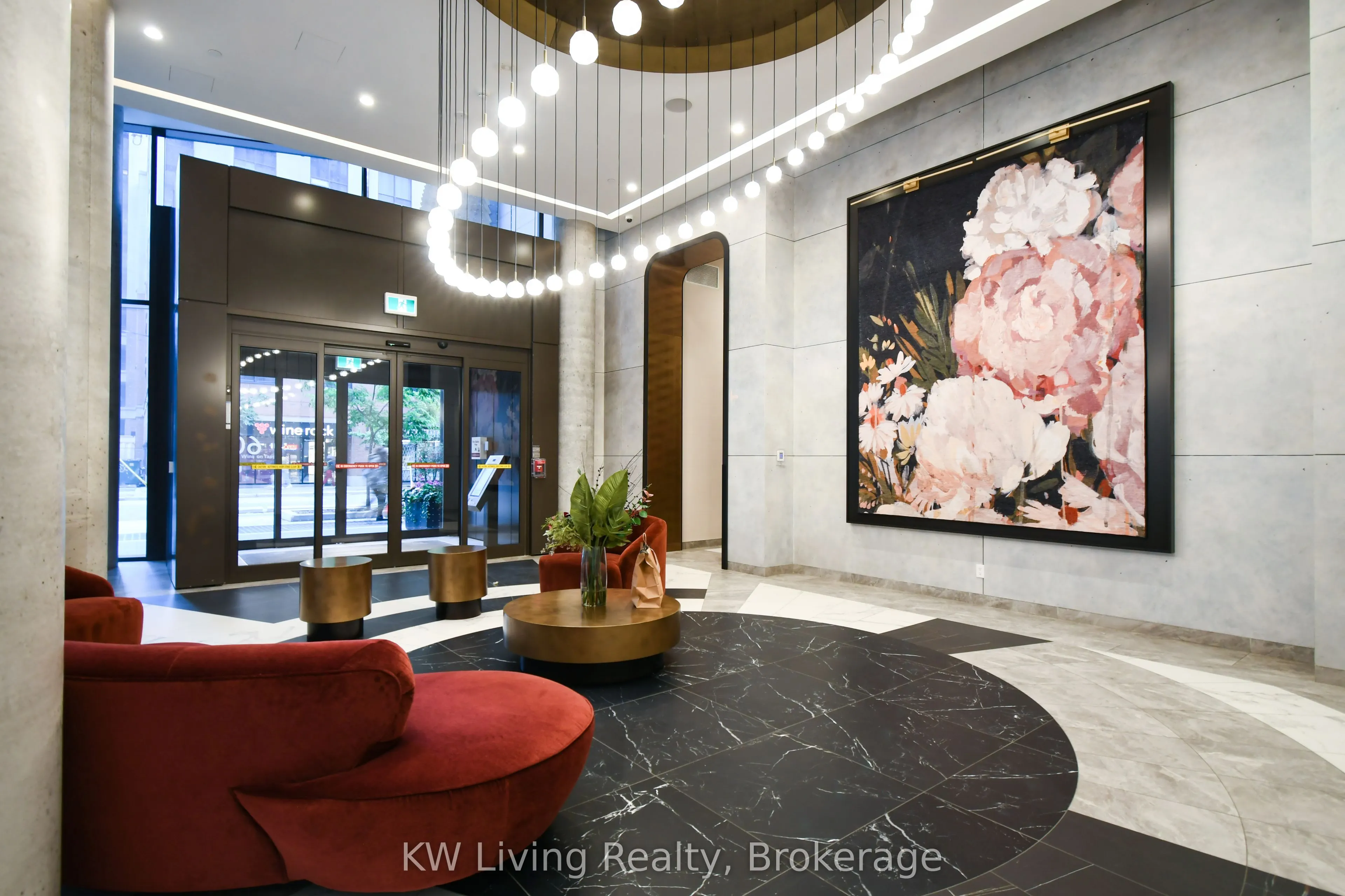 60 Shuter Street #2506