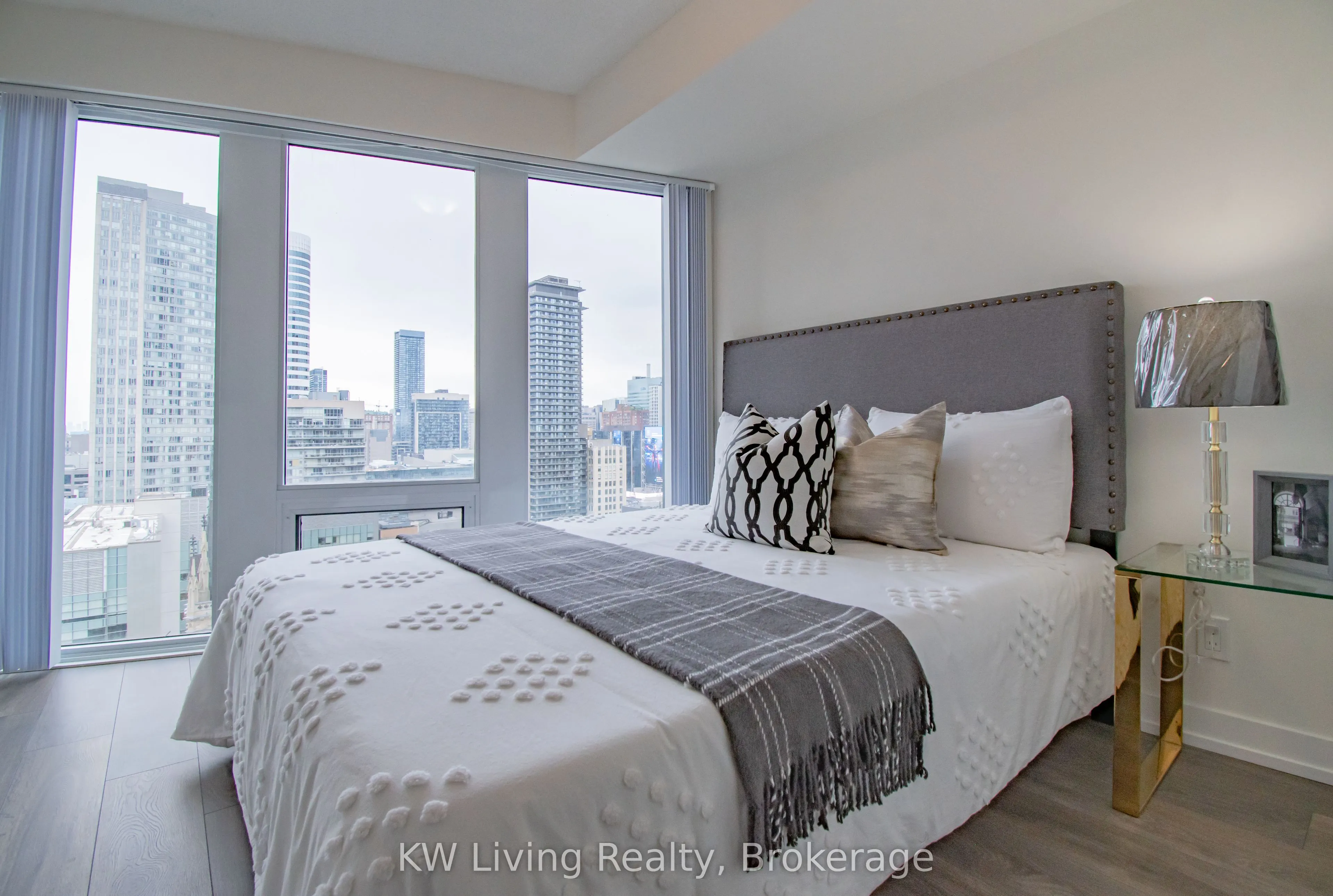 60 Shuter Street #2506