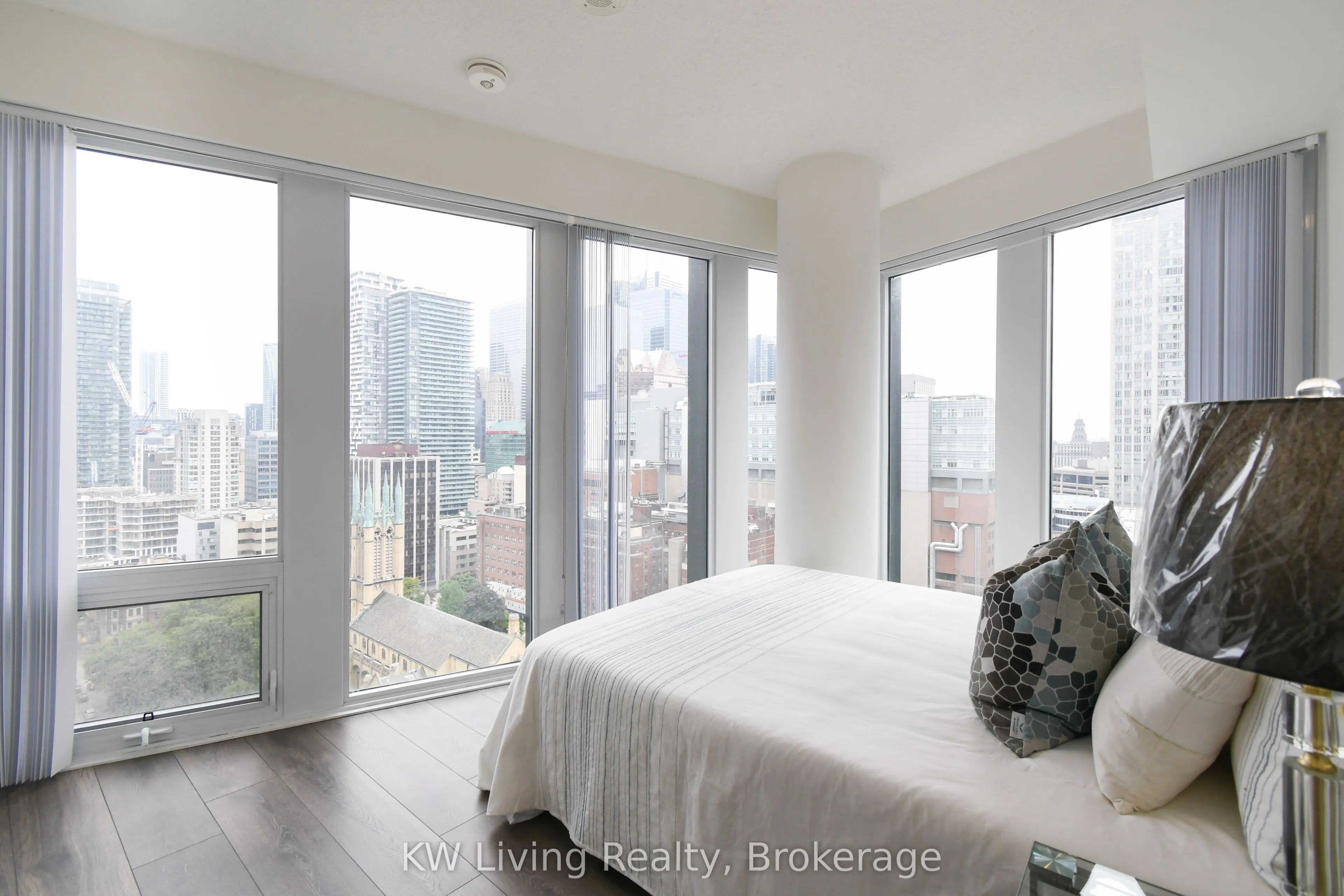60 Shuter Street #2506