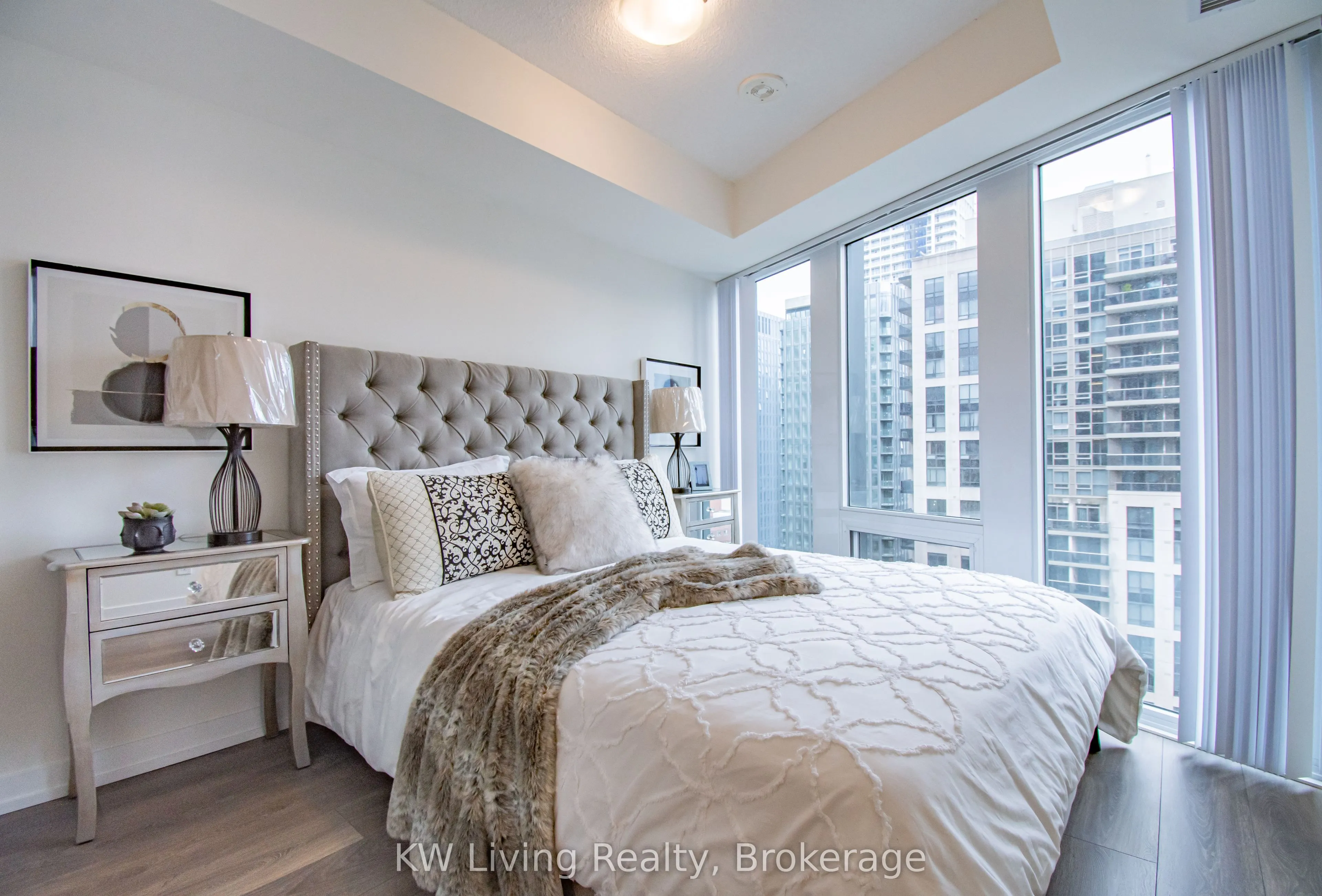 60 Shuter Street #2506