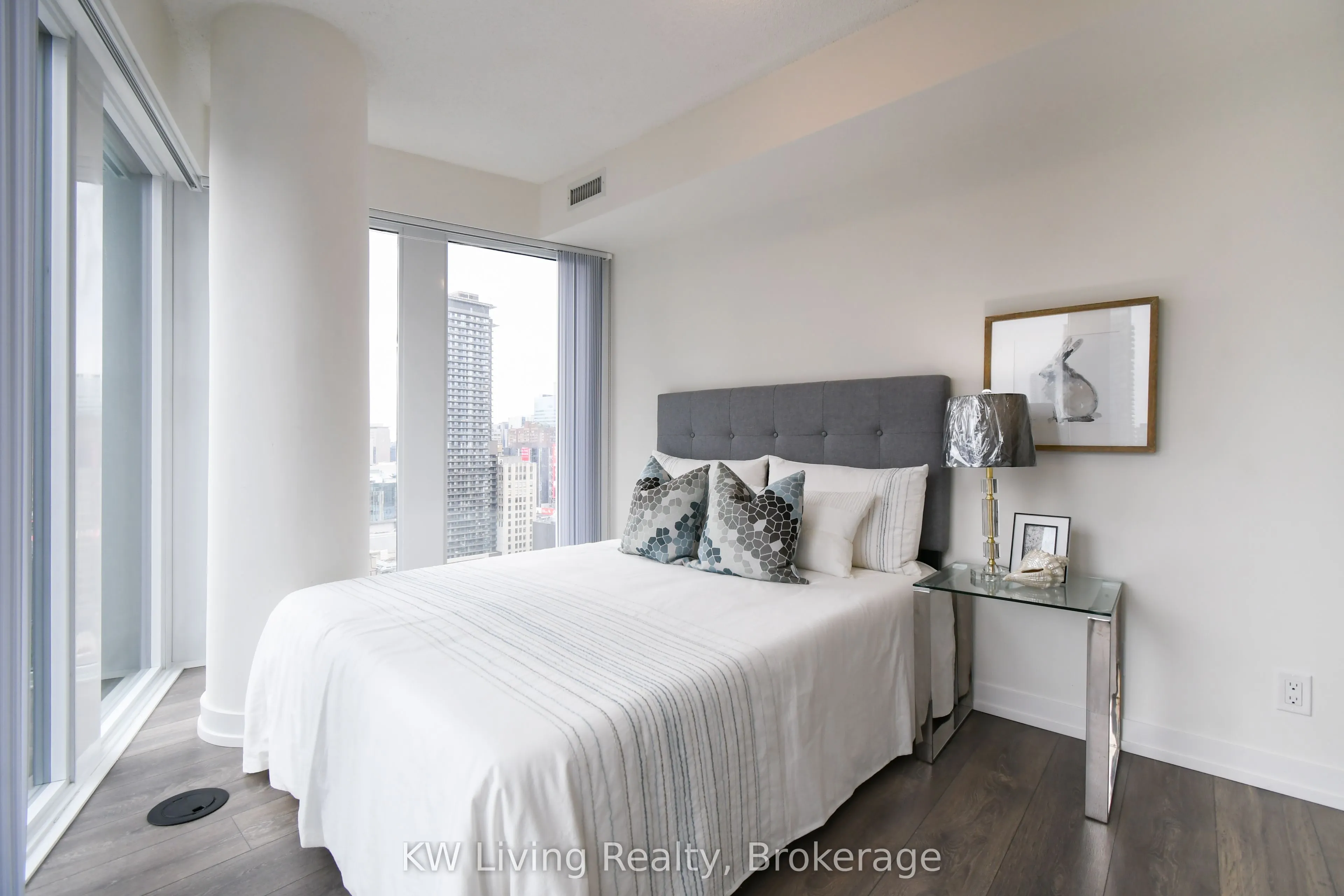 60 Shuter Street #2506