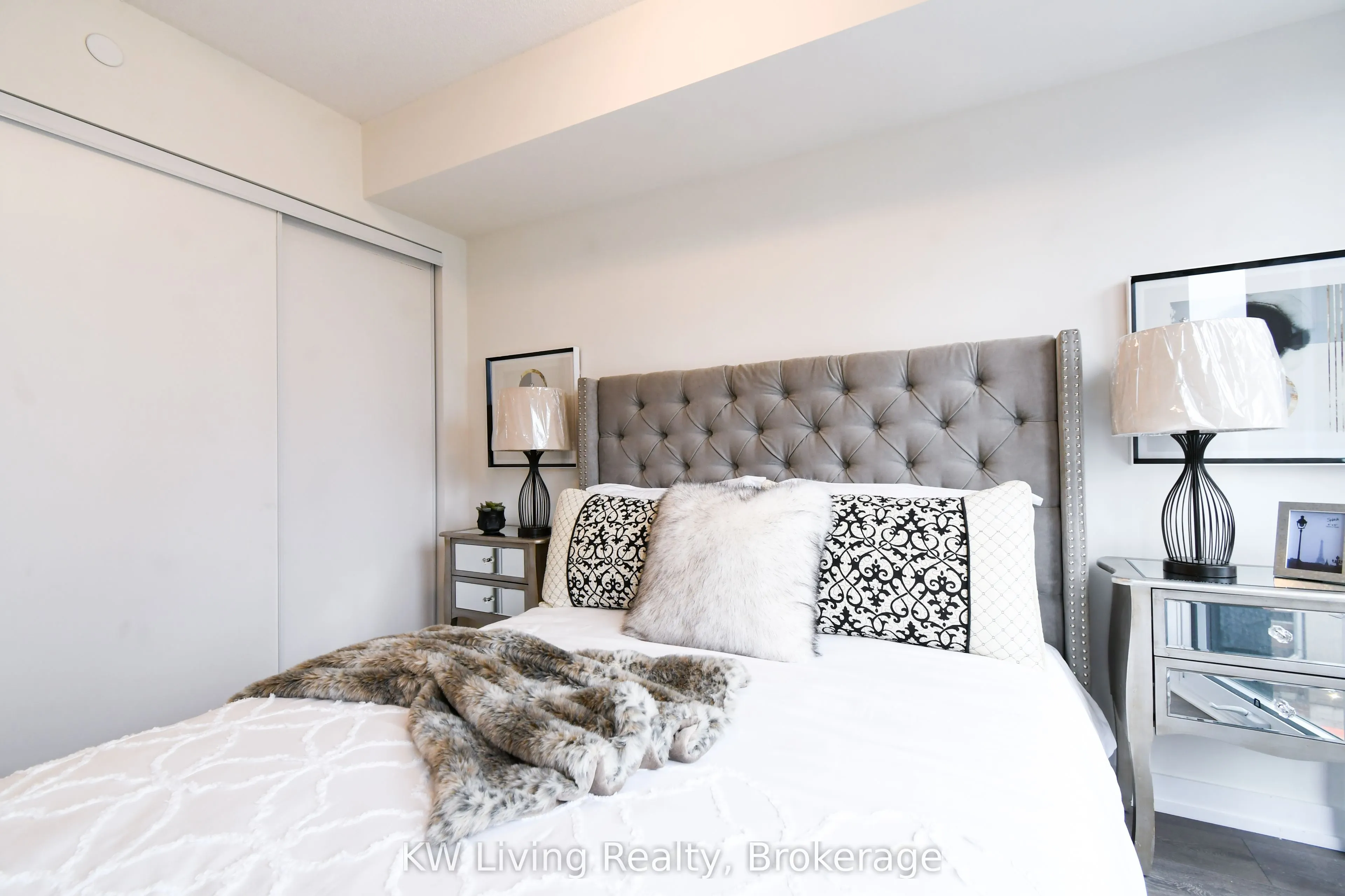 60 Shuter Street #2506